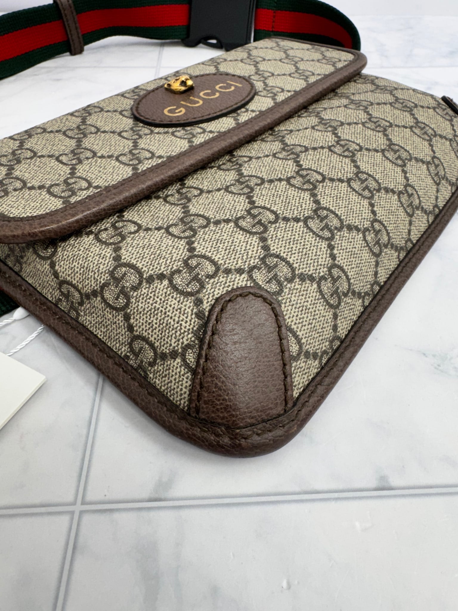 LIKE NEW - Gucci GG Supreme Neo Vintage Belt Bag