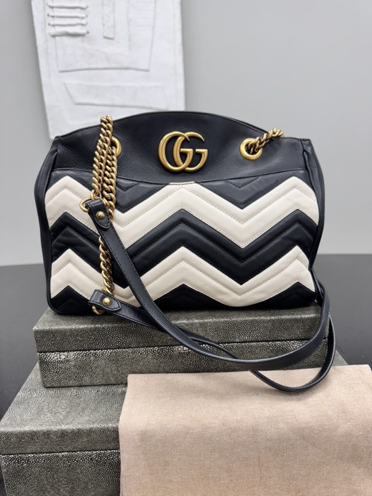 Gucci Black And White GG Marmont Chevron Quilted Leather Shoulder Bag