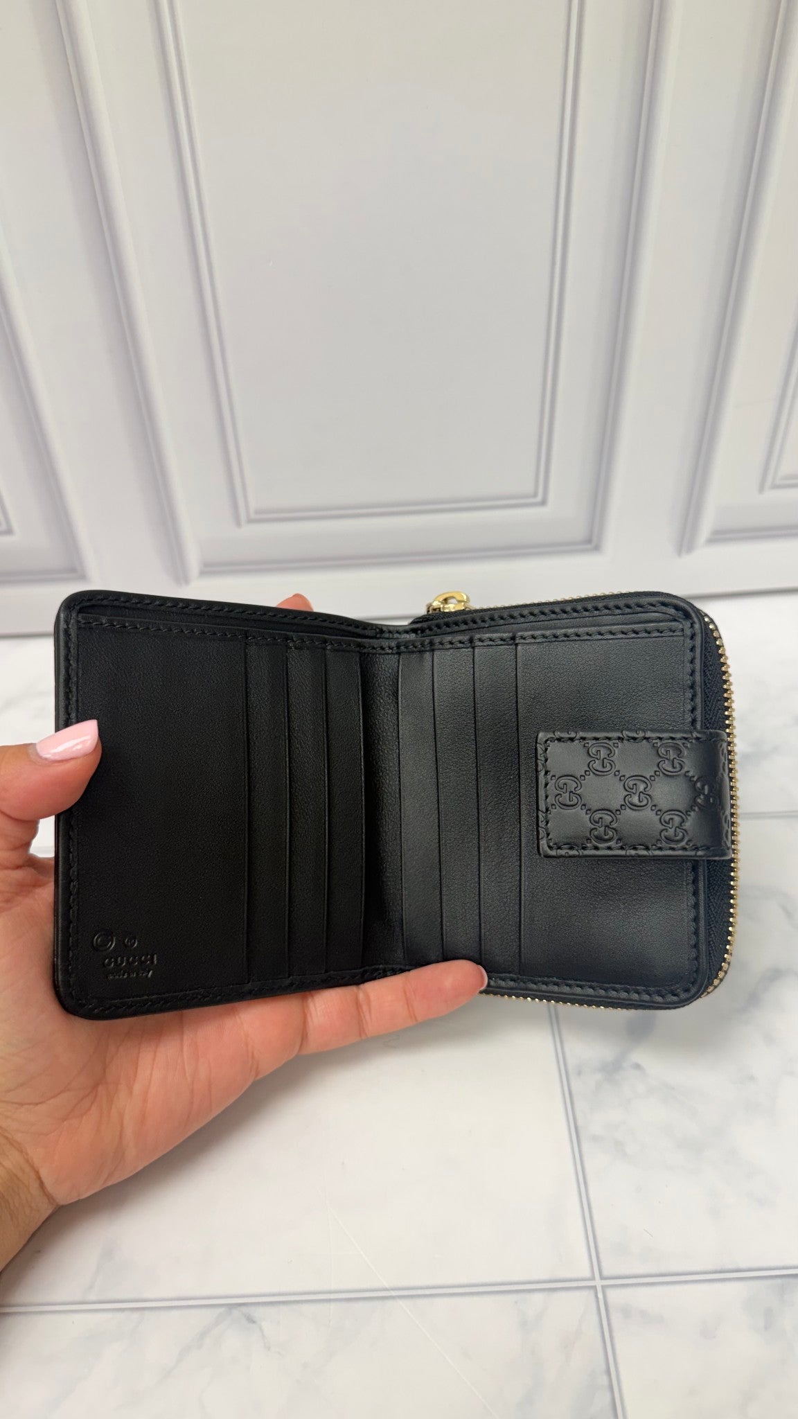 LIKE NEW - Gucci Black Microguccissima Leather Zippy Compact Wallet