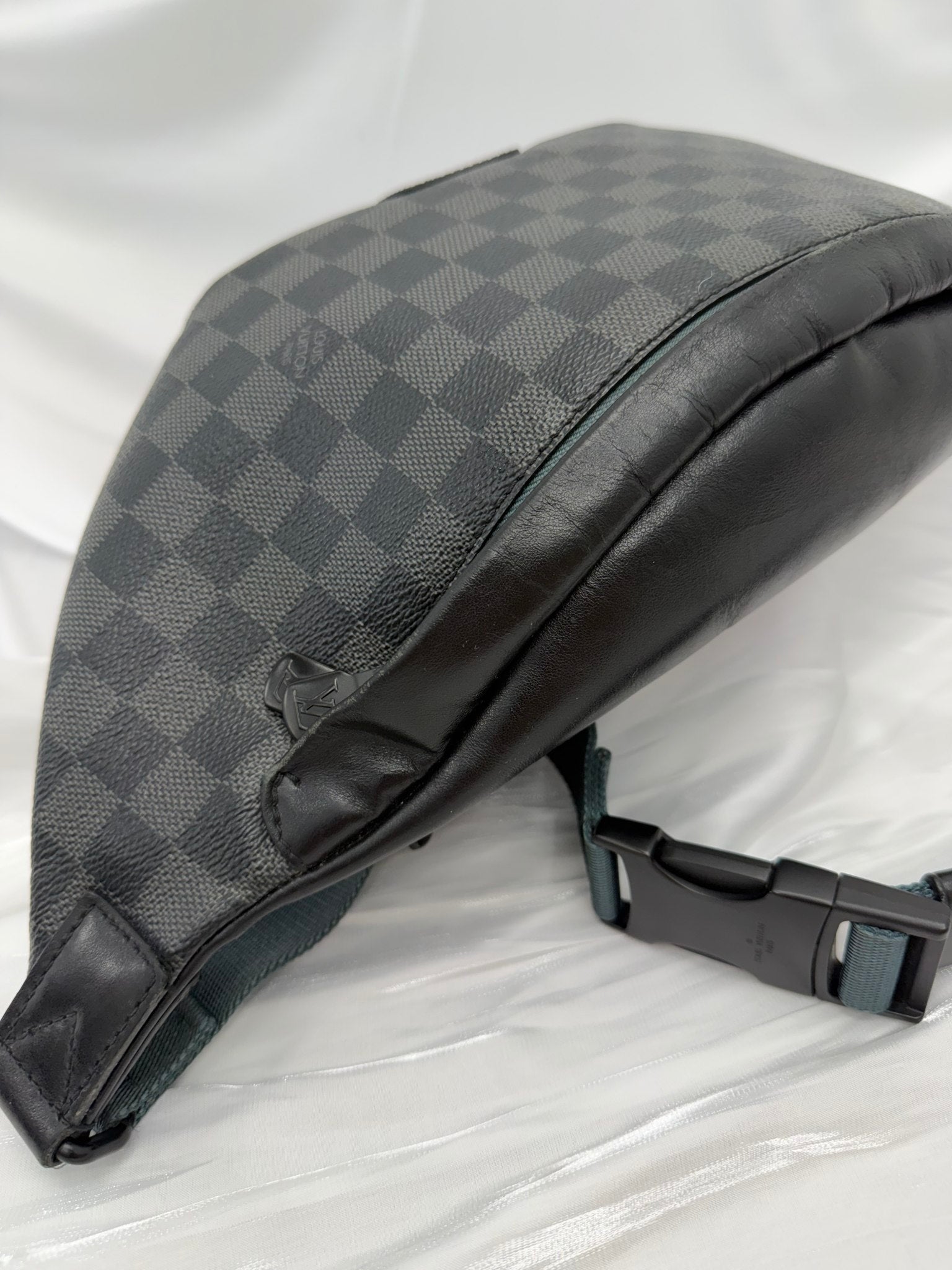 Louis Vuitton Damier Graphite Discovery Bumbag