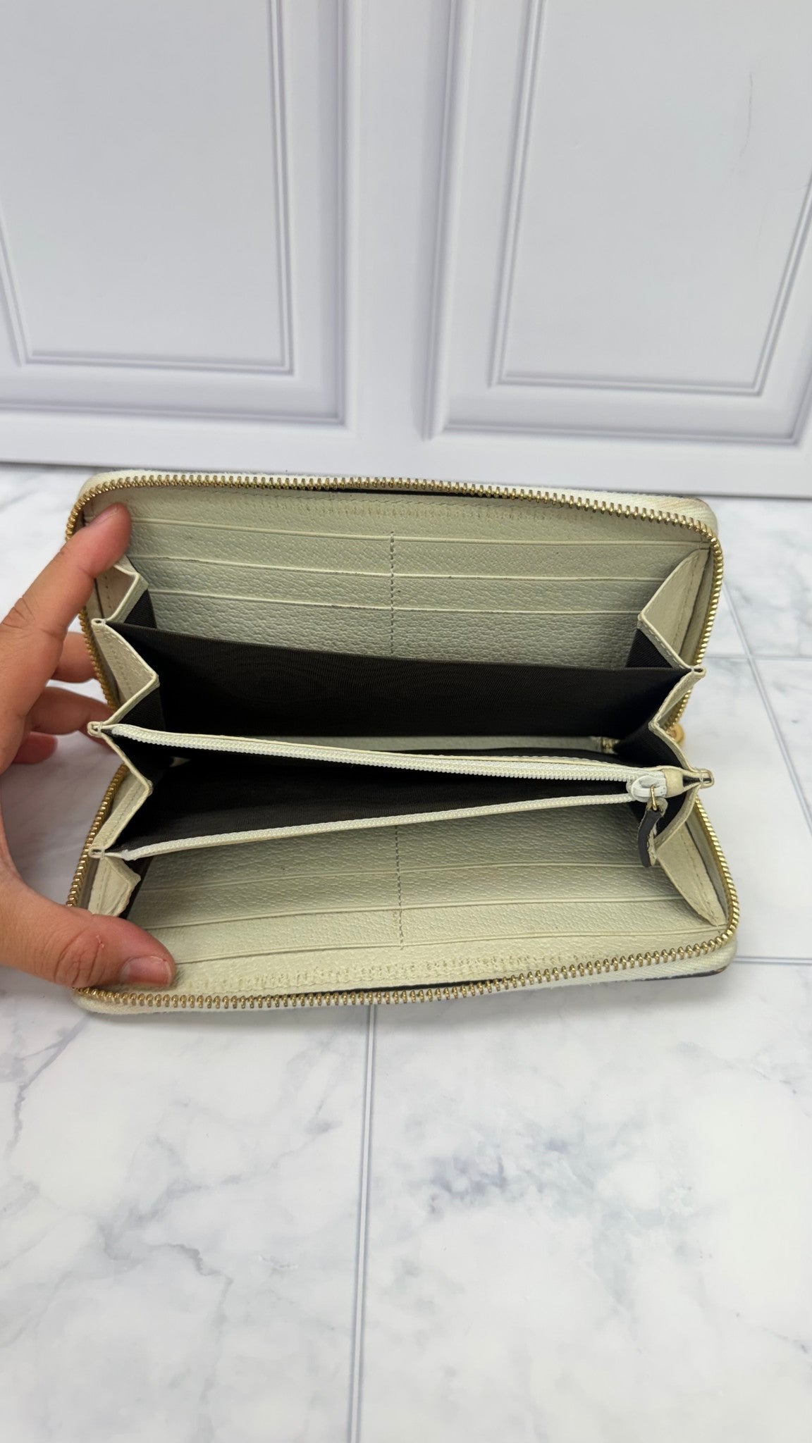 Gucci White GG Supreme Floral Zippy Wallet