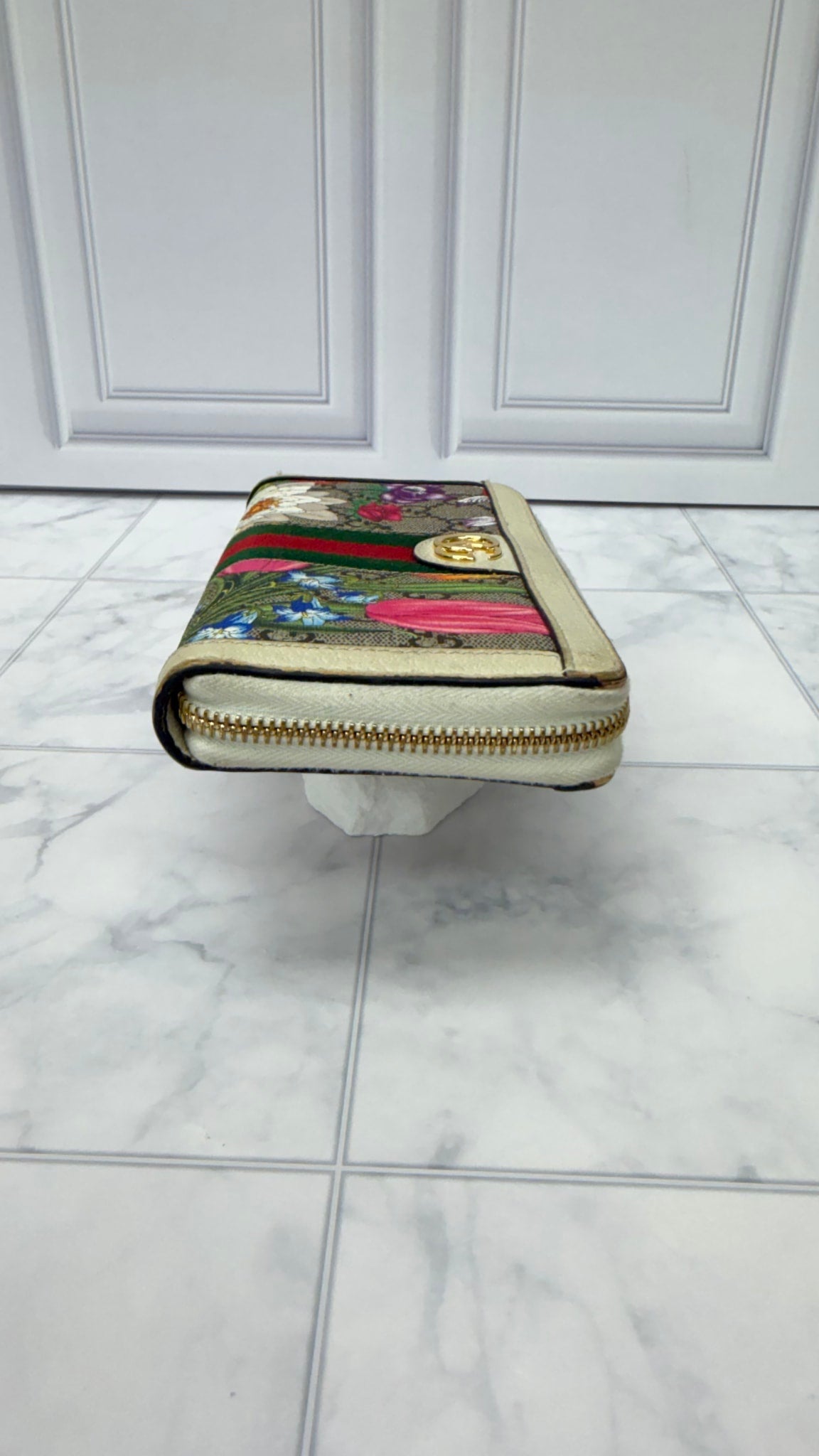 Gucci White GG Supreme Floral Zippy Wallet