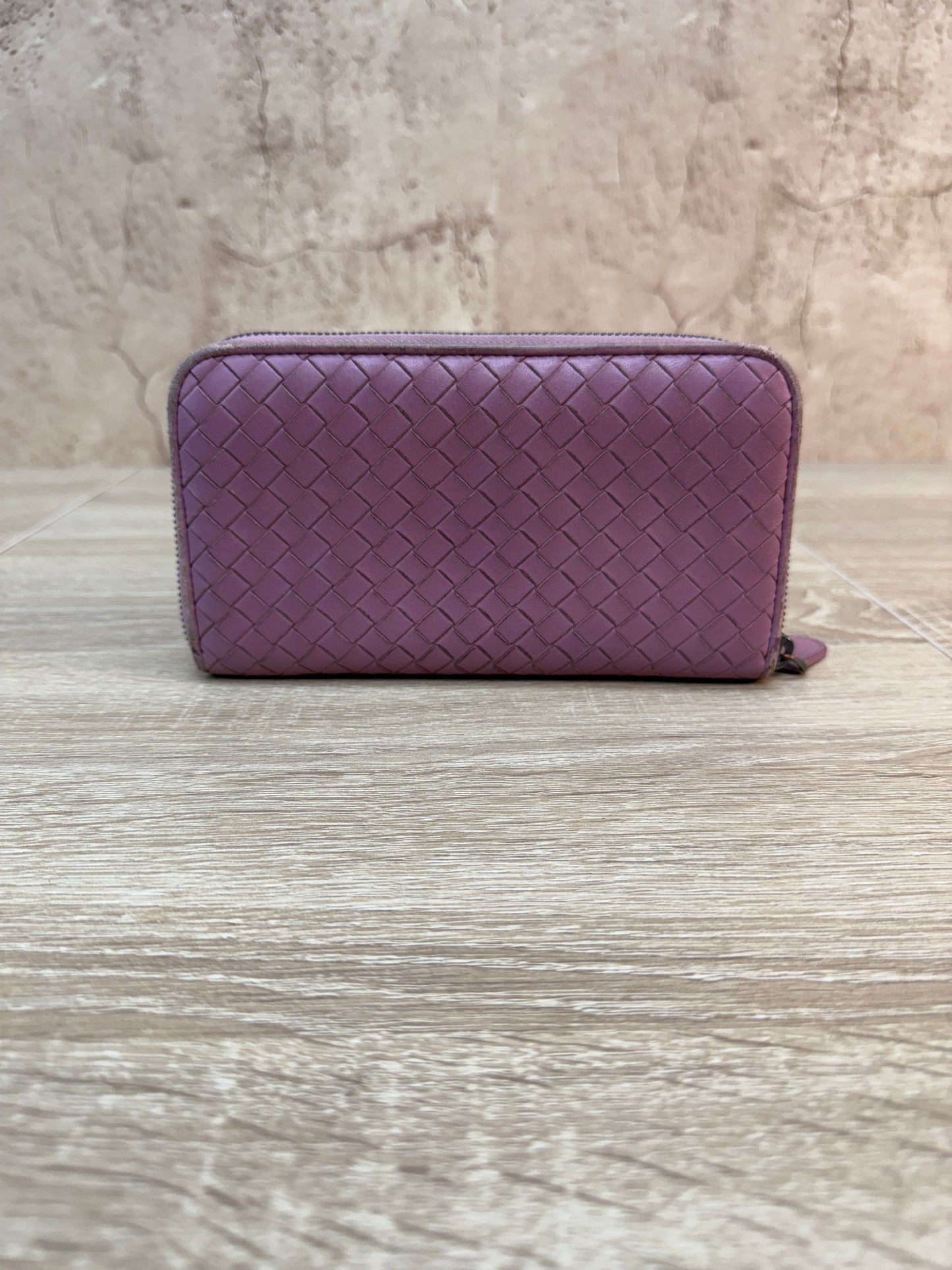Bottega Veneta Mauve Intrecciato Leather Zippy Wallet