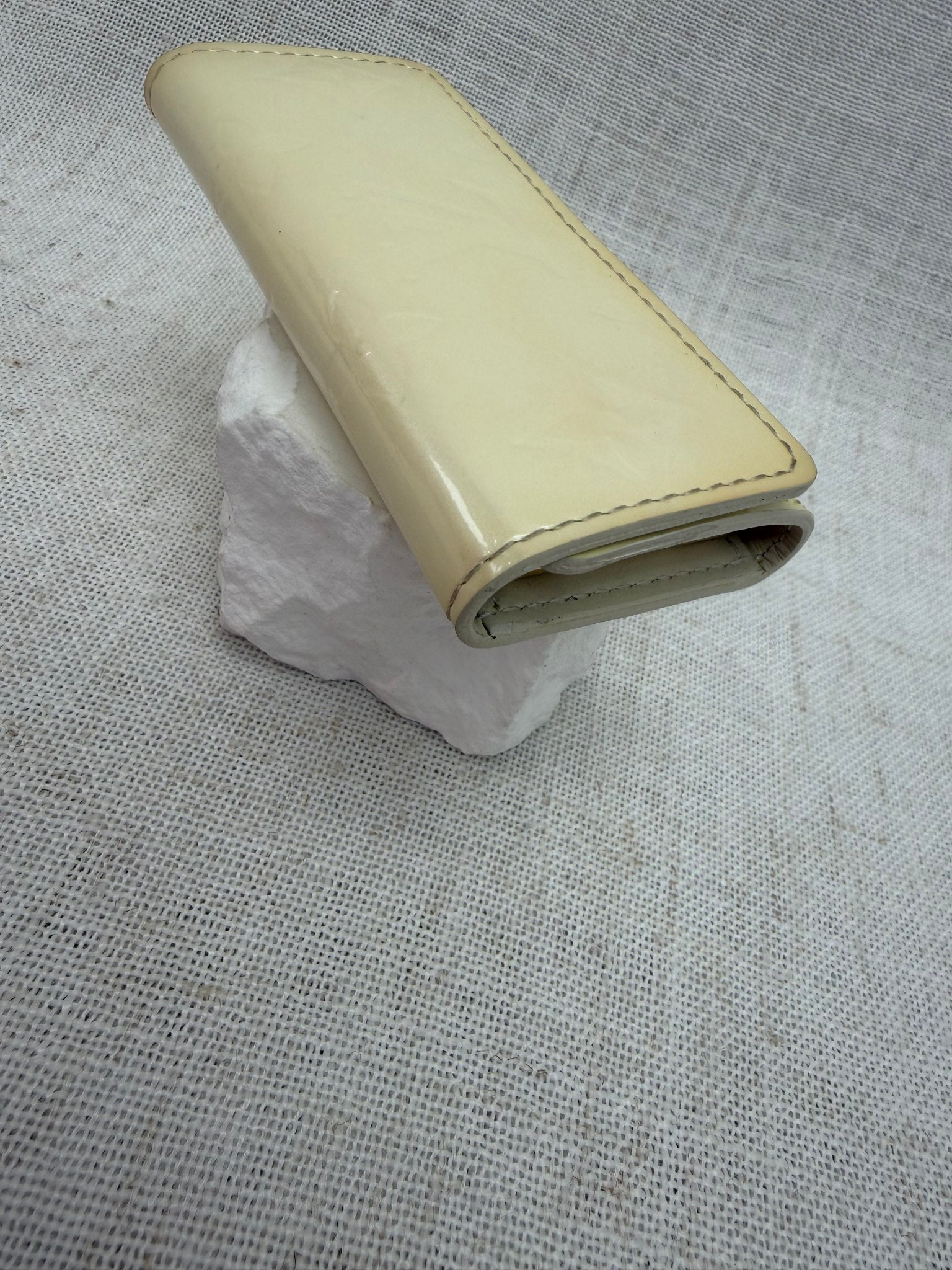 Louis Vuitton Pale Yellow Vernis 4 Key Ring Case