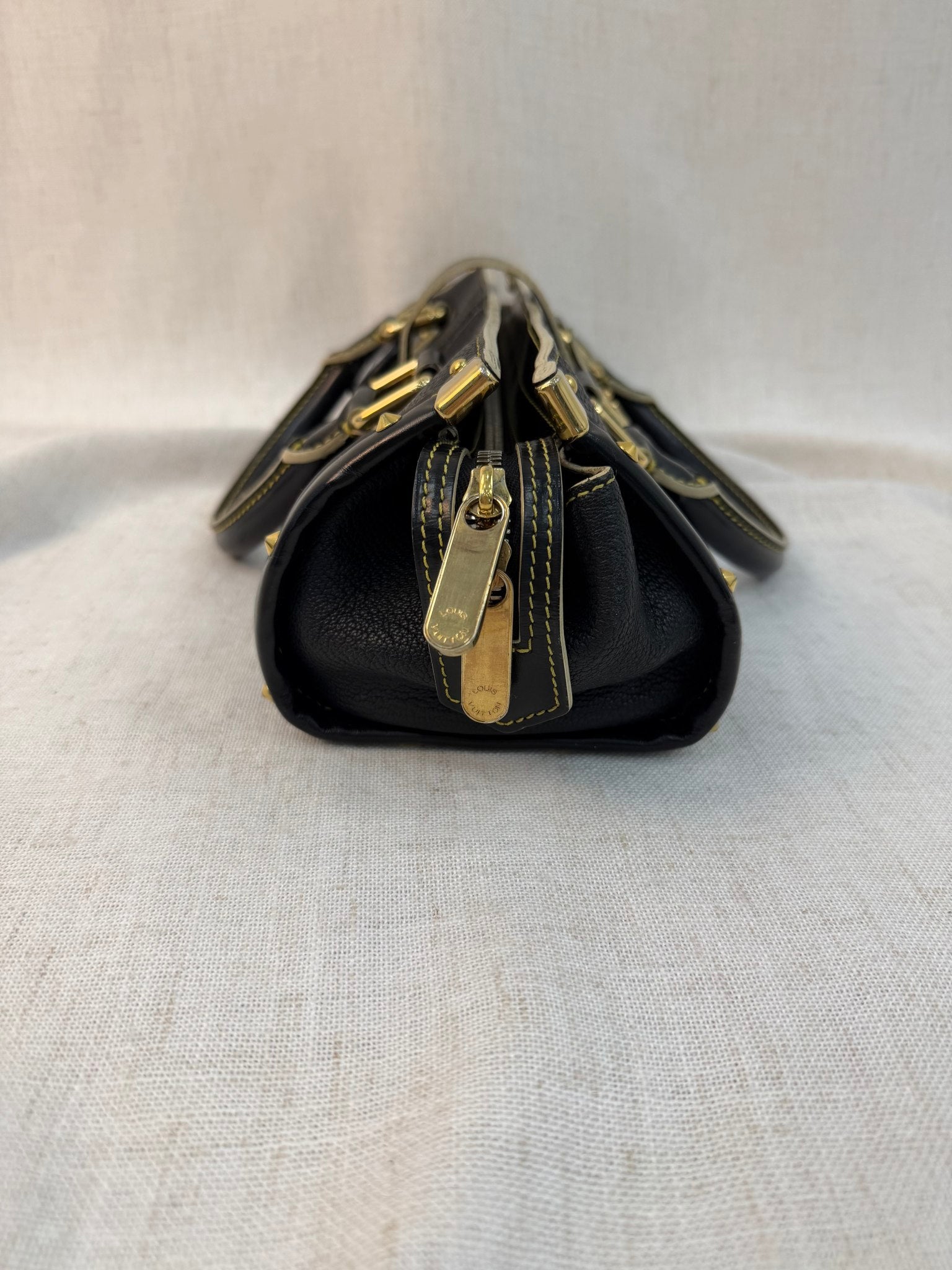 Louis Vuitton Black Leather Suhali L'Epanoui PM Bag