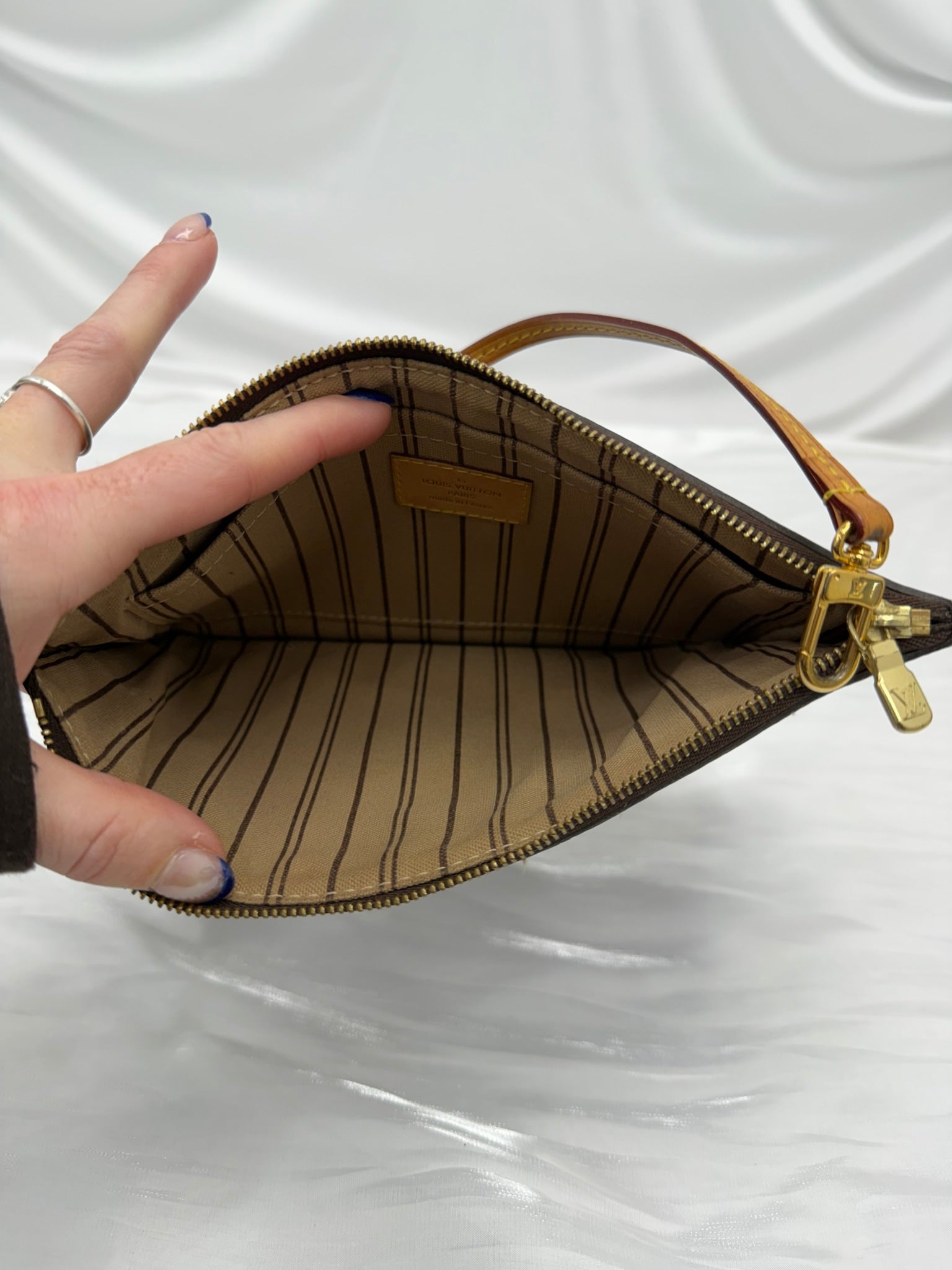 Louis Vuitton Monogram Neverfull Pouch