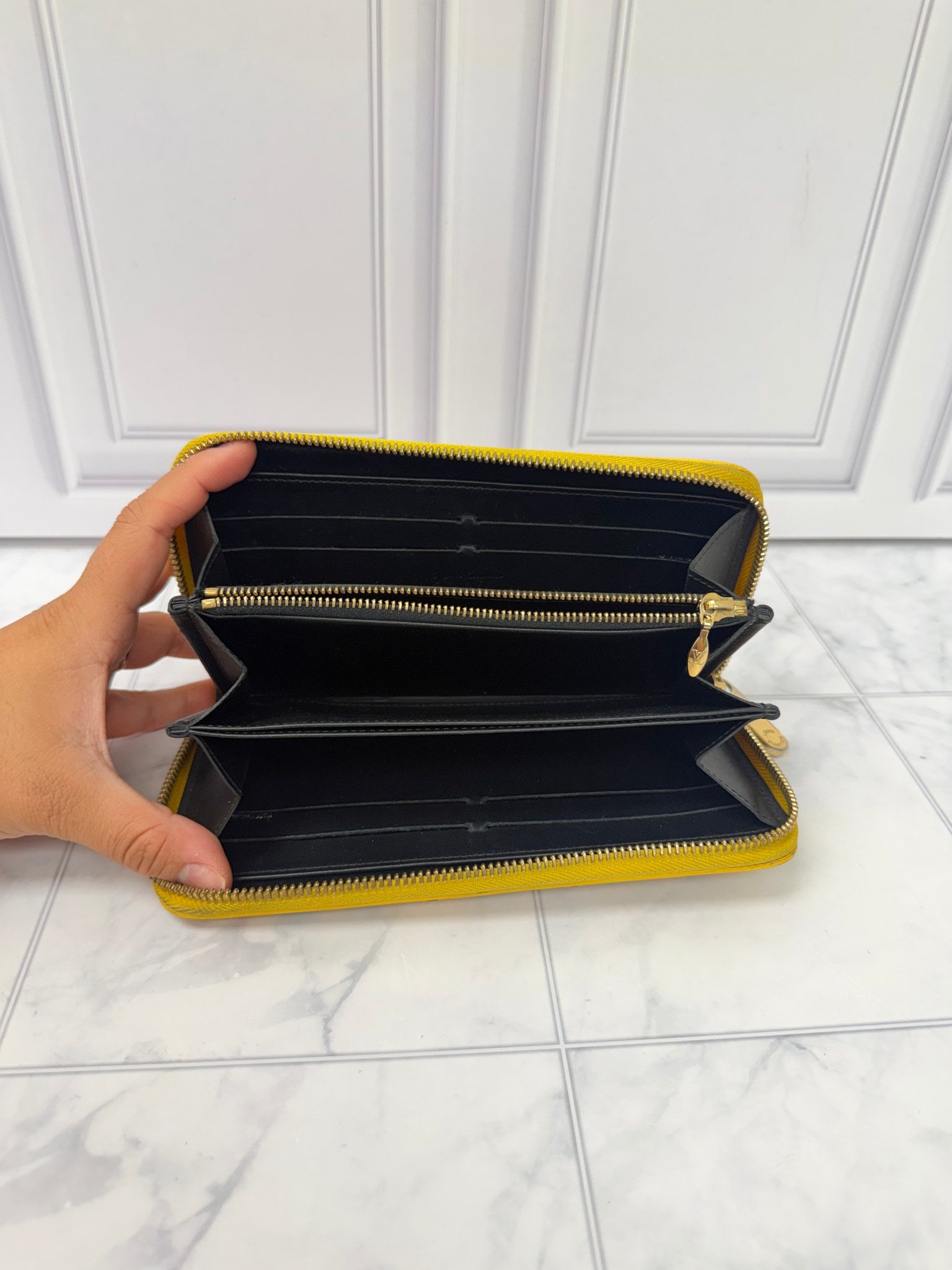 Louis Vuitton Monogram x Kusama Yellow And Black Vernis Leather Infinity Dot Zippy Wallet