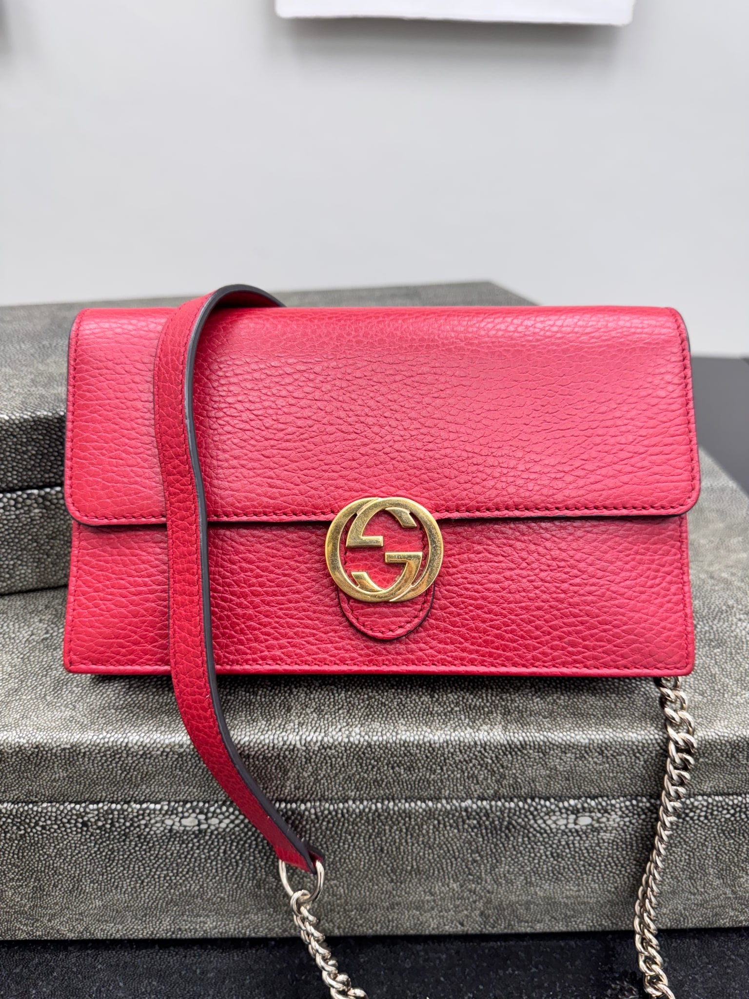 Gucci Red Grained Leather Interlocking G Wallet On A Chain