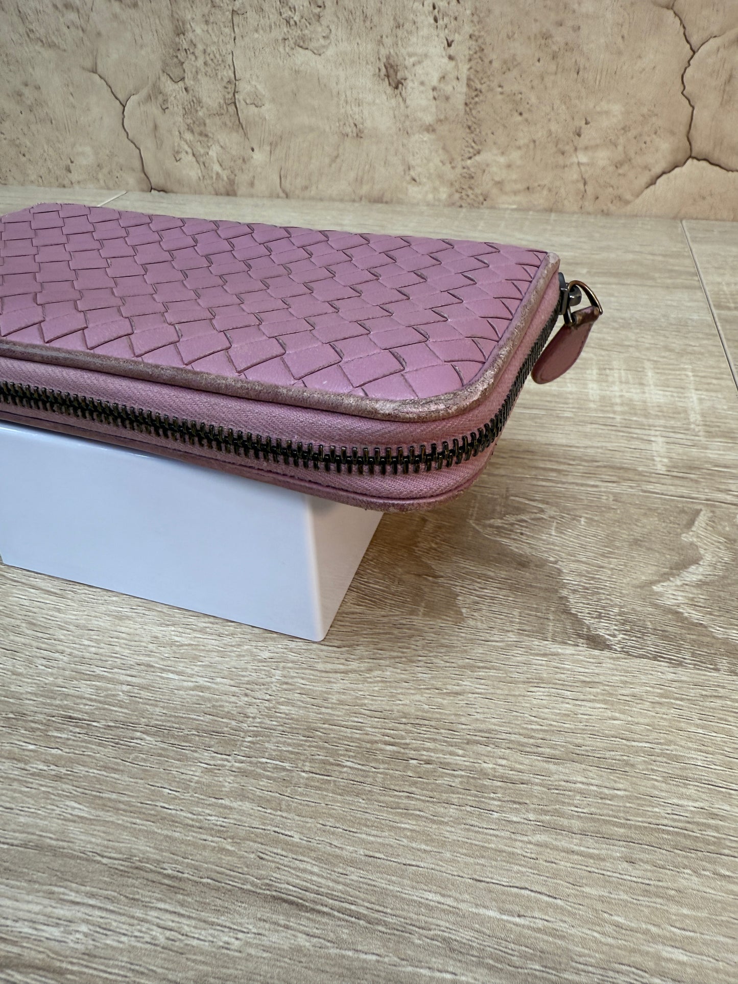 Bottega Veneta Mauve Intrecciato Leather Zippy Wallet