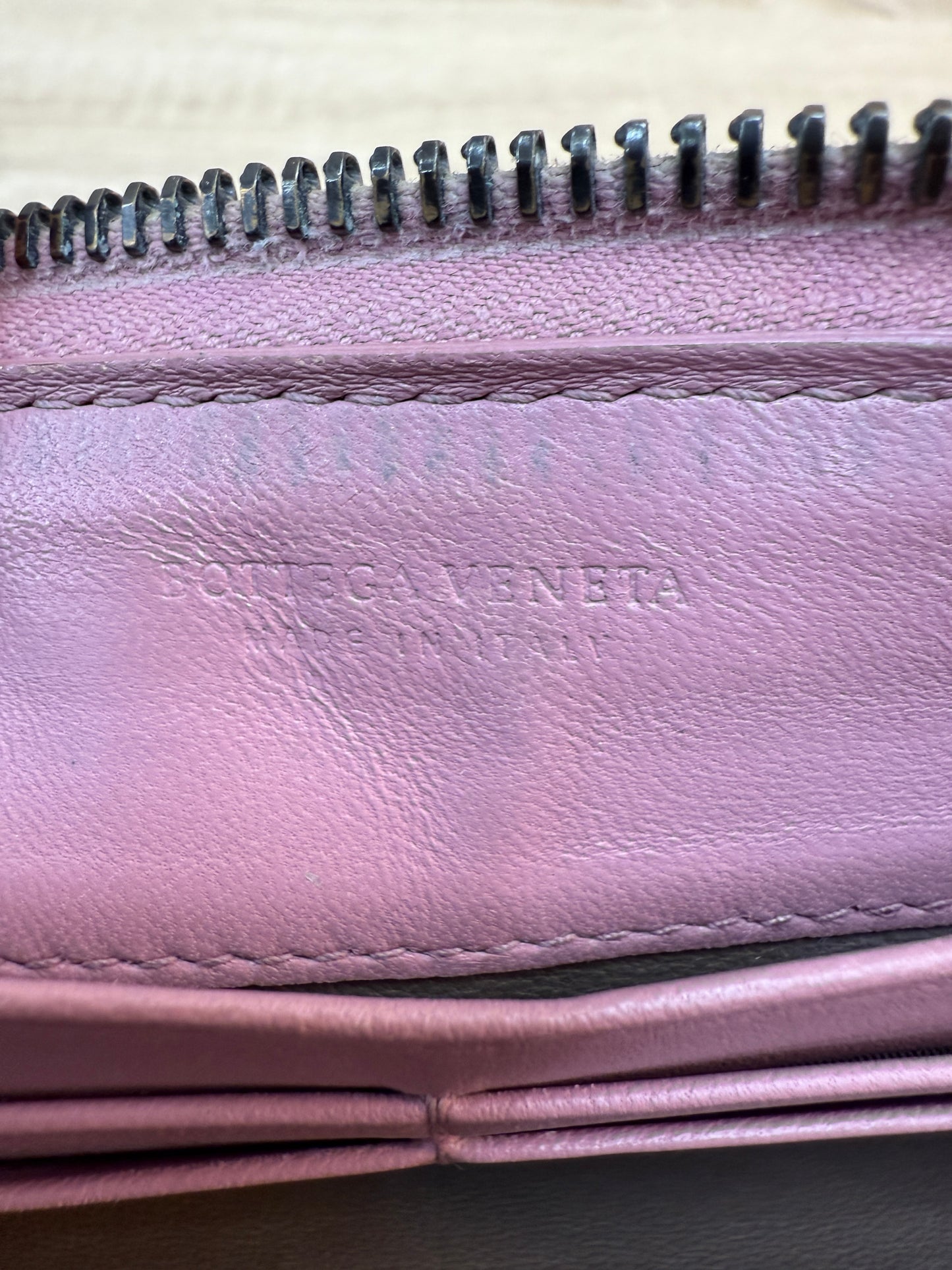 Bottega Veneta Mauve Intrecciato Leather Zippy Wallet