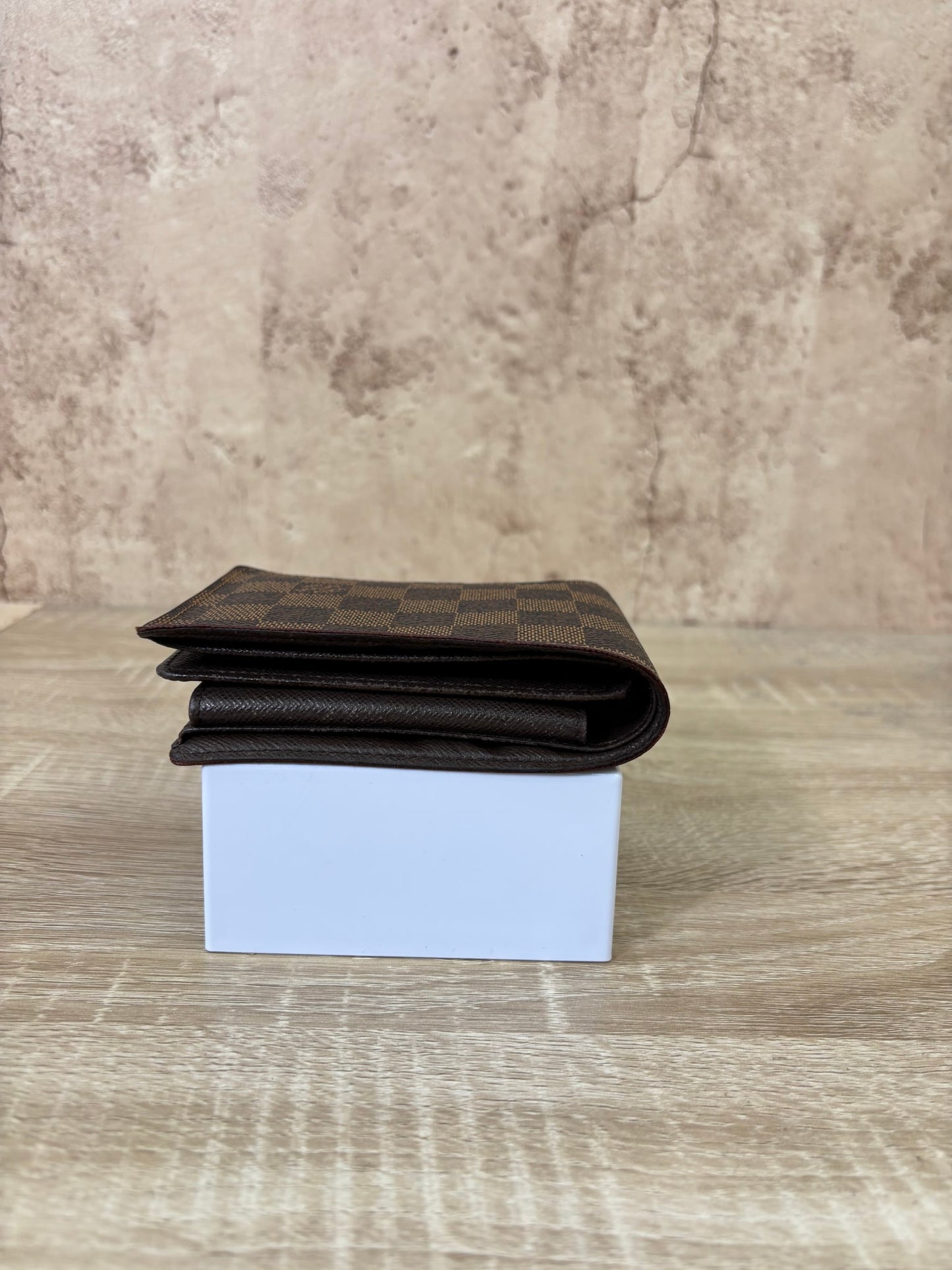 https://res.cloudinary.com/dyql5hig8/image/upload/v1758041958/dtqal1vfotxlpkvqb1o5.jpg