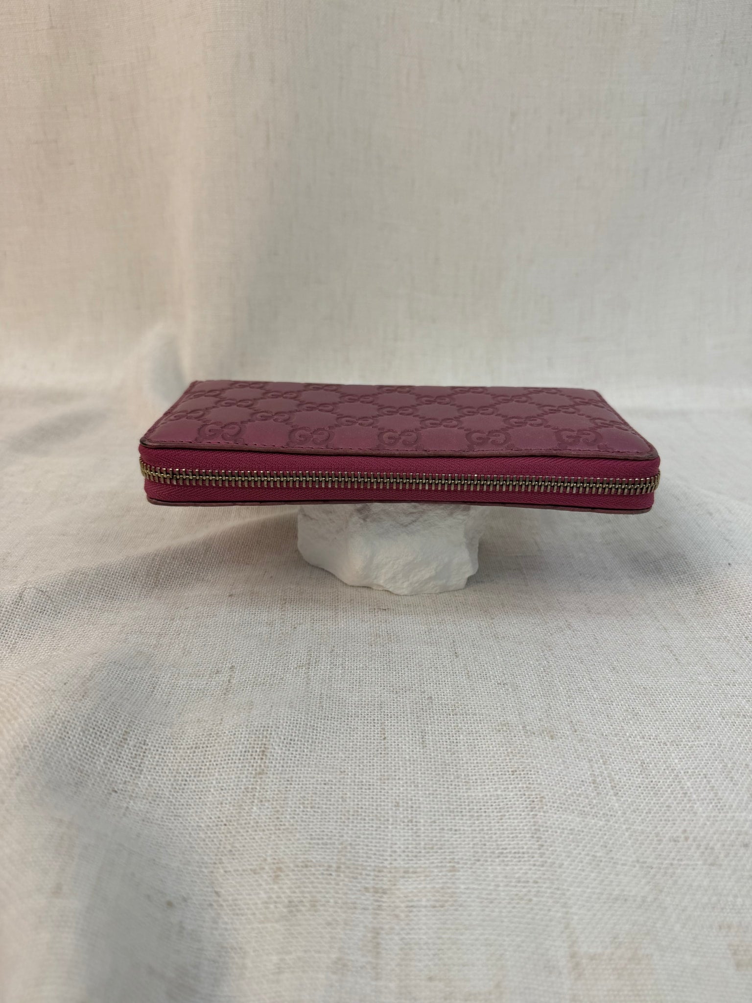 Gucci Metalic Pink Leather Guccissima GG Embossed Pink Zippy Wallet