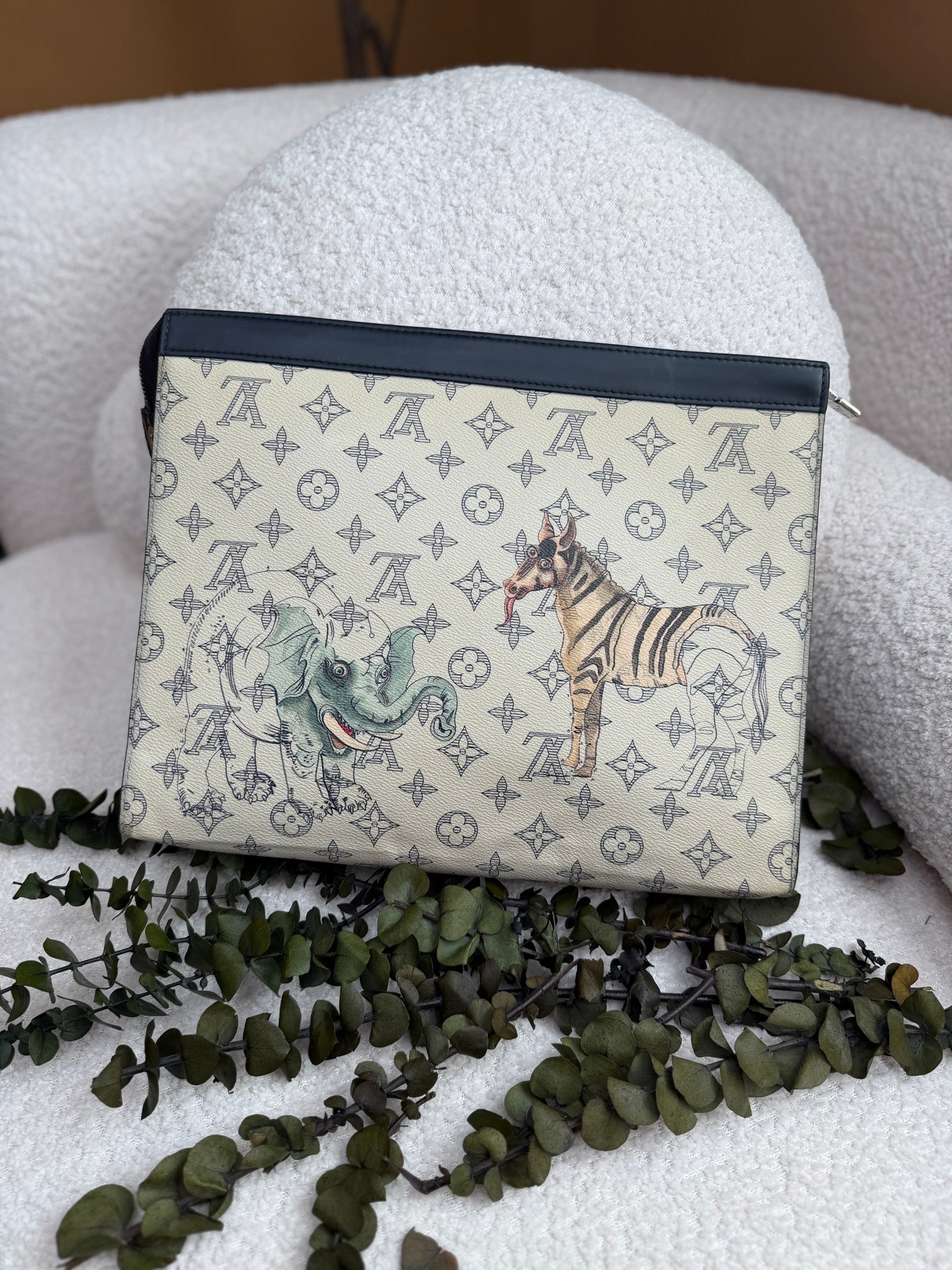 Louis Vuitton White Monogram Chapman Pochette Voyage GM