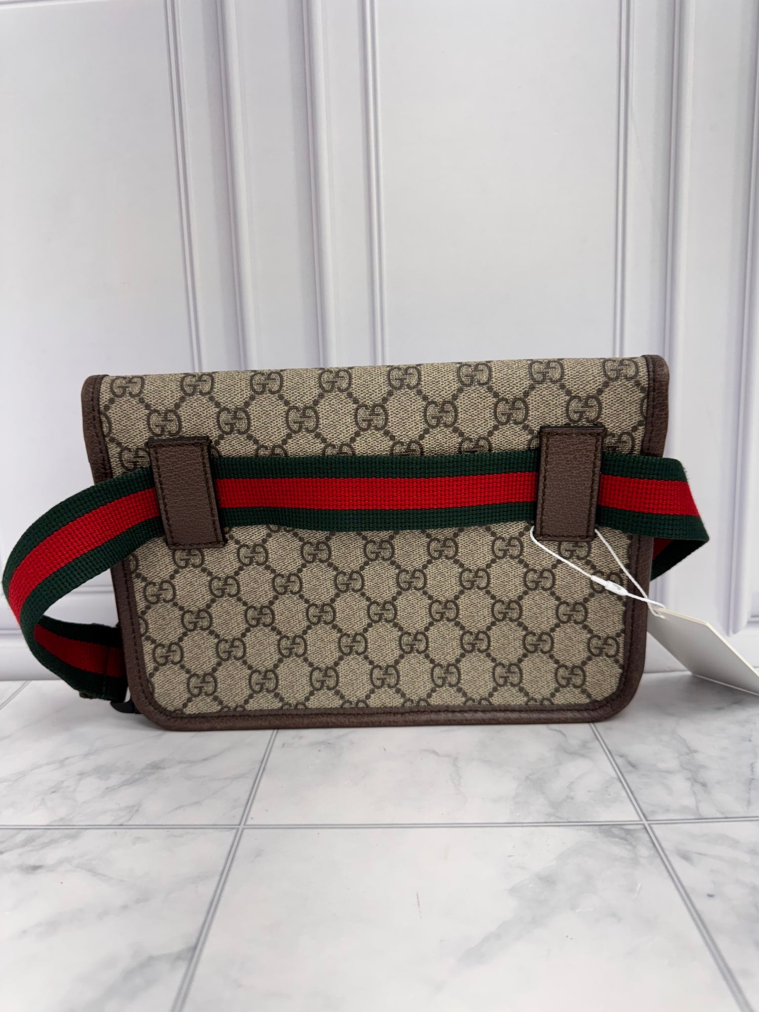 LIKE NEW - Gucci GG Supreme Neo Vintage Belt Bag