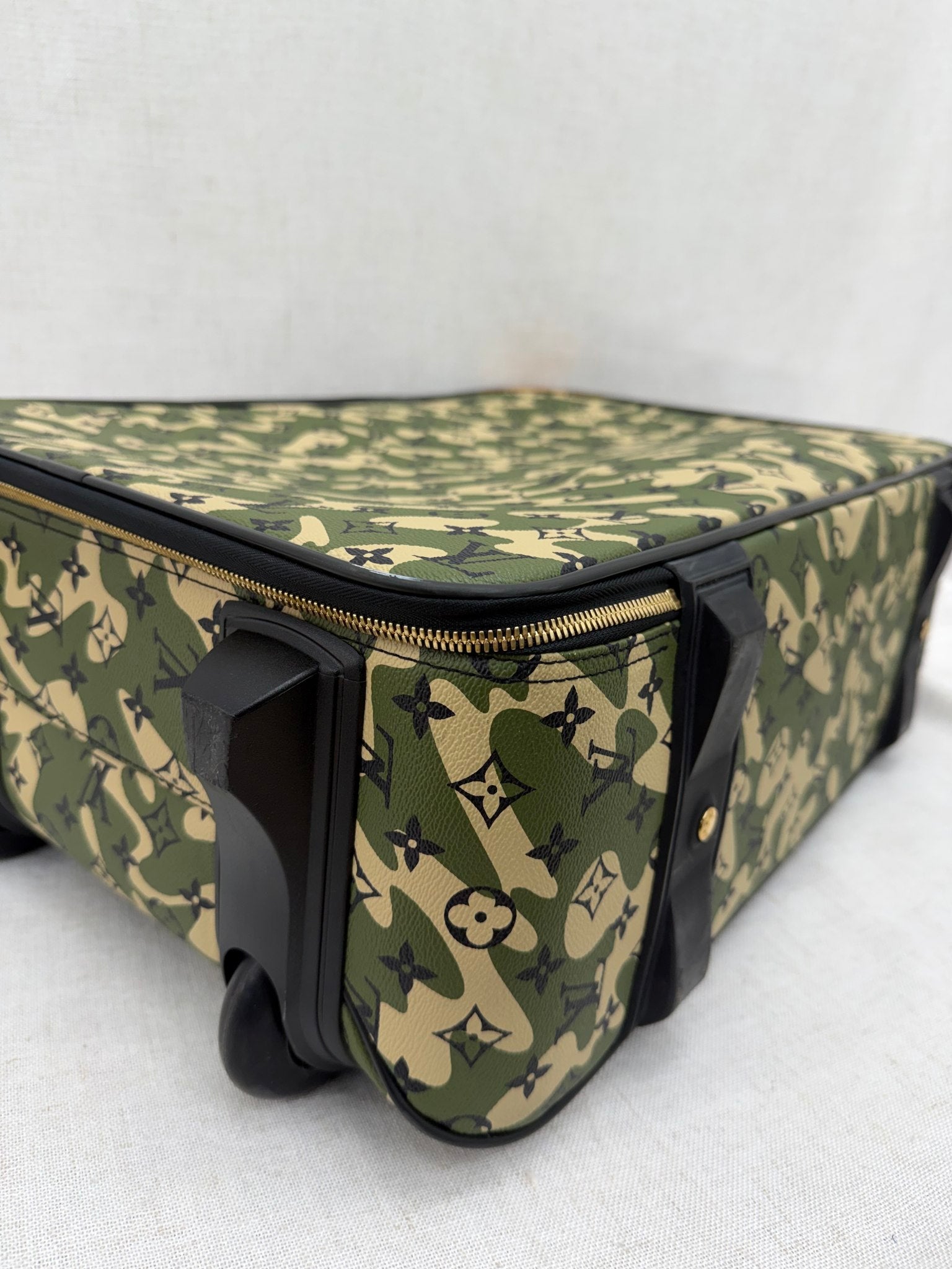 Louis Vuitton x Murakami Limited Edition Monogramouflage Pegase 60 Rolling Luggage