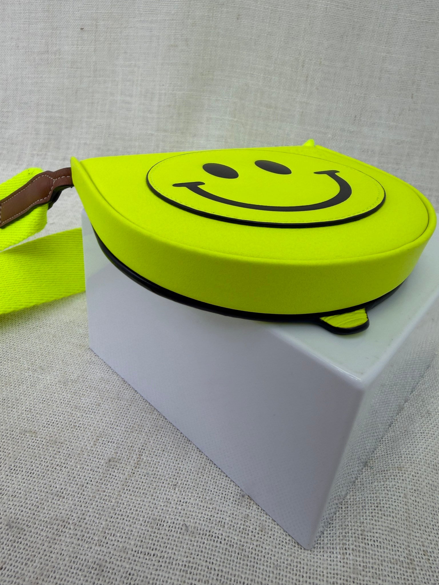 LIKE NEW- Loewe Neon Green 2020 SMiley Heel Wallet Crossbody