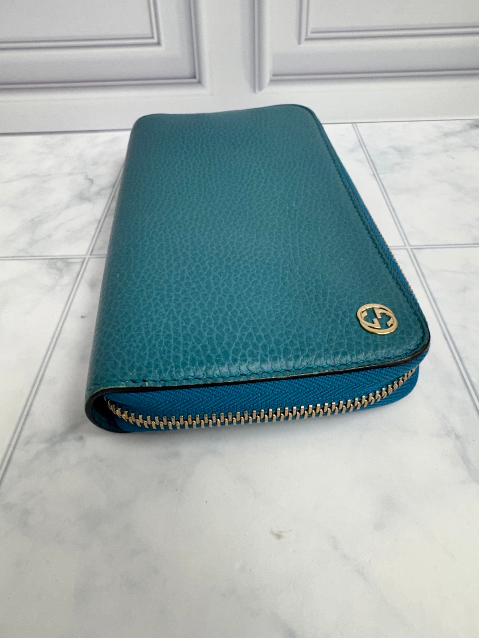 Gucci Turquoise Grained Leather Zippy Wallet