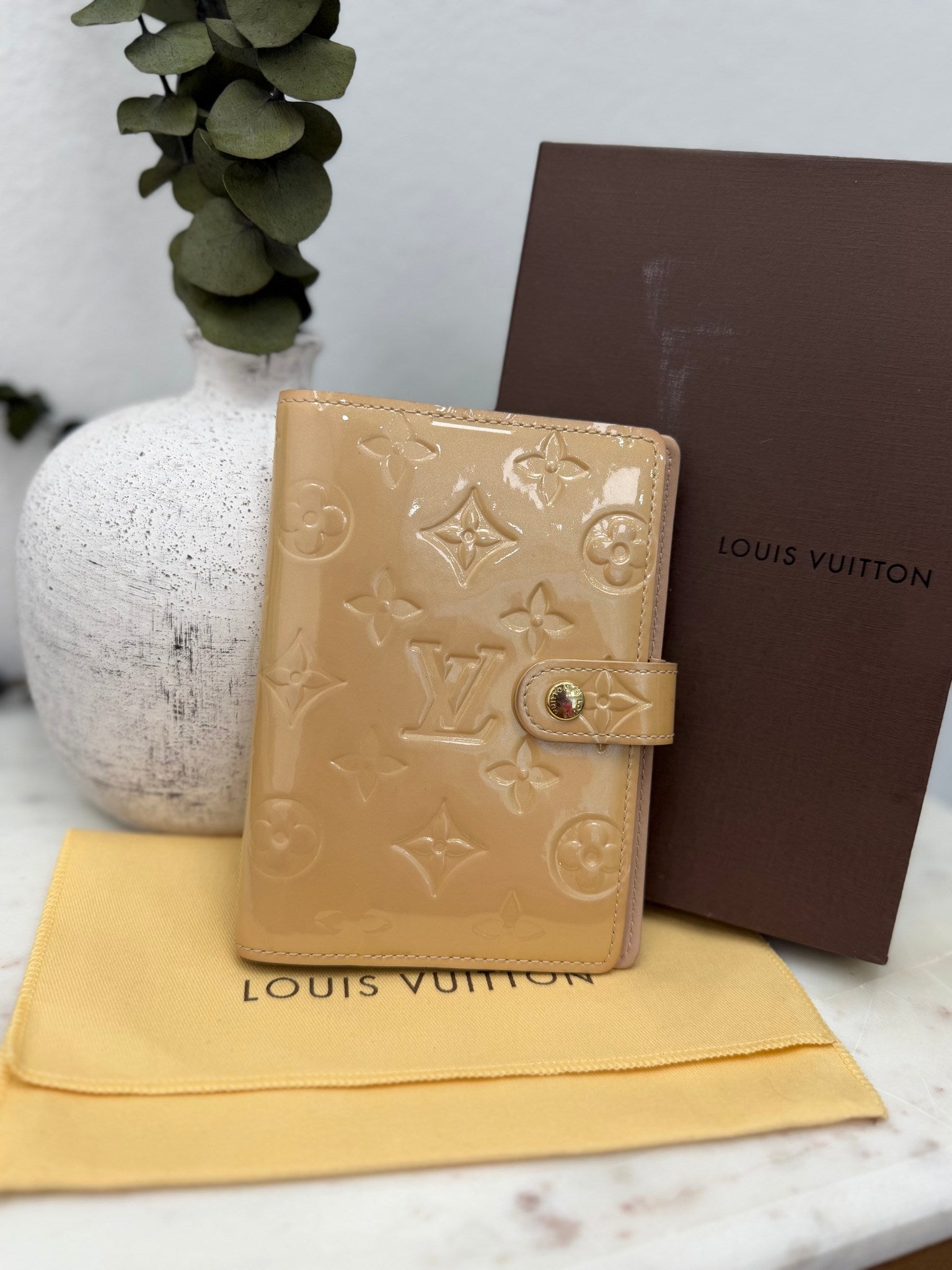 Louis Vuitton Beige Vernis Passport Agenda PM