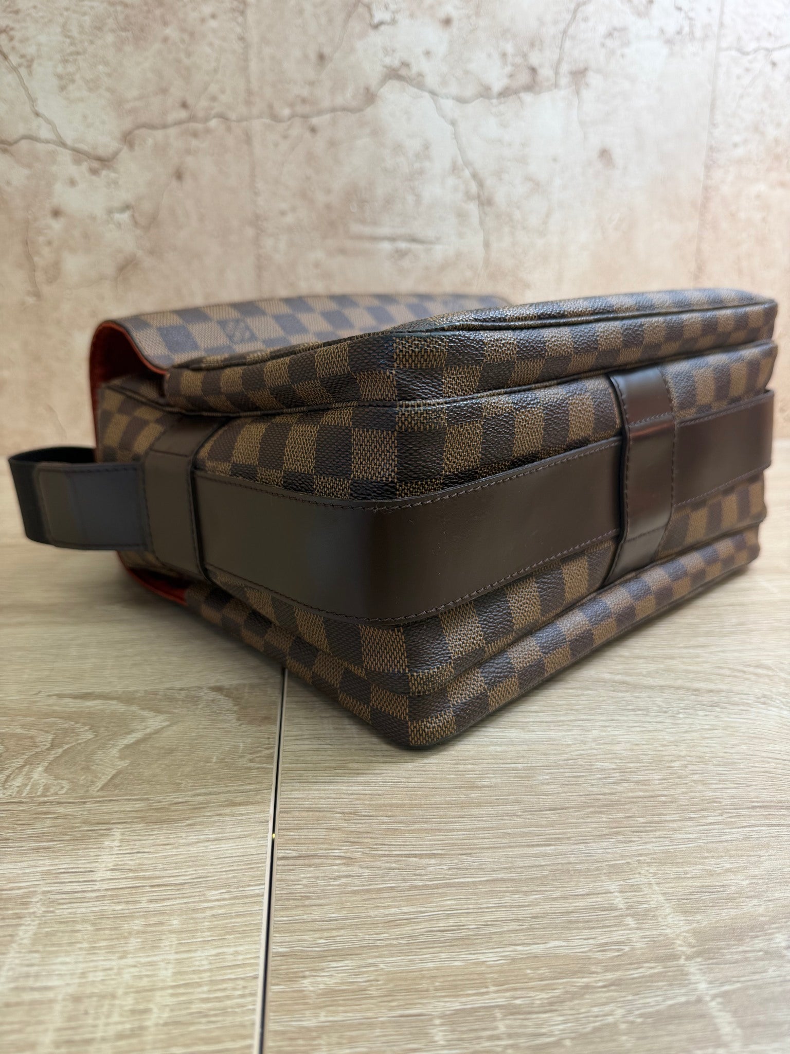 LIKE NEW Louis Vuitton Damier Ebene Naviglio Messenger Bag