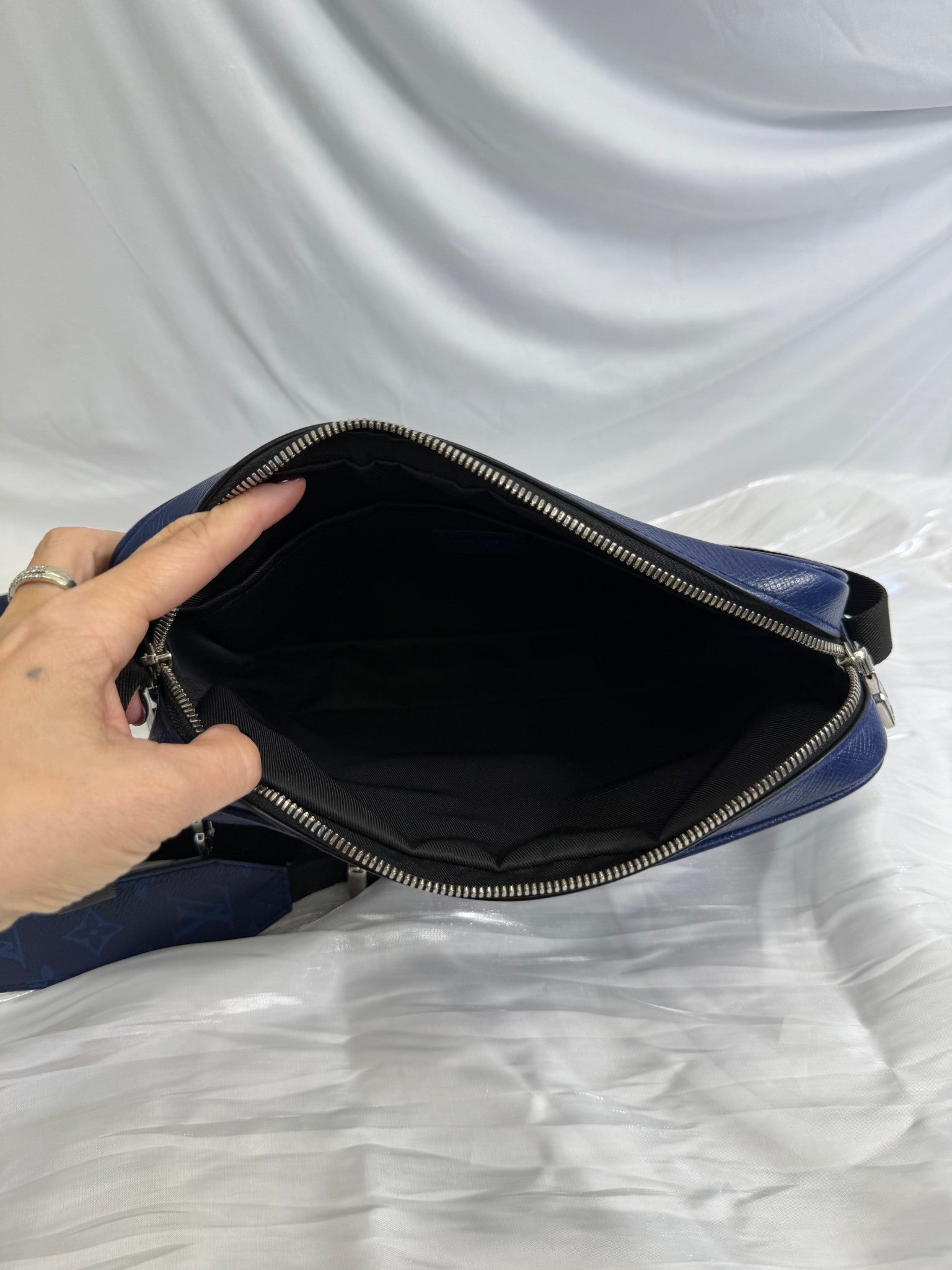 Louis Vuitton Blue Taiga Outdoor Messenger Bag