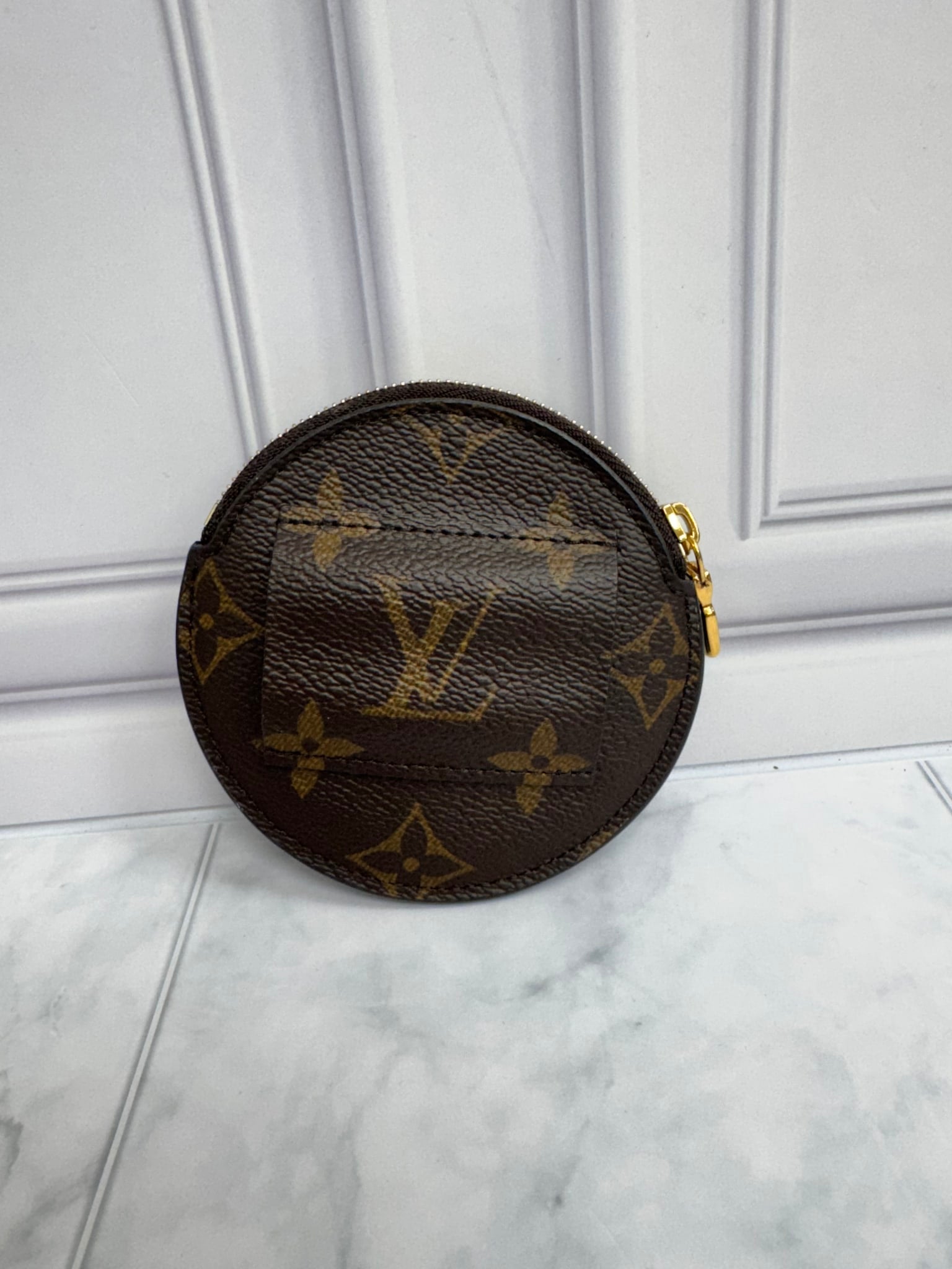 LIKE NEW - Louis Vuitton Monogram Daily Multi Pocket Belt Coin Case