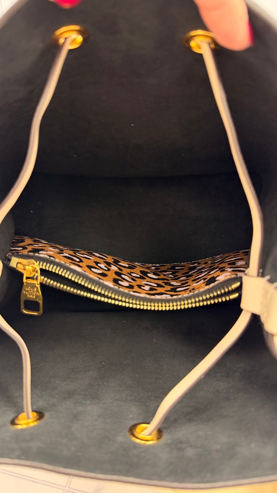 LIKE NEW - Louis Vuitton Cream Multicolor Monogram Giant NeoNoe MM