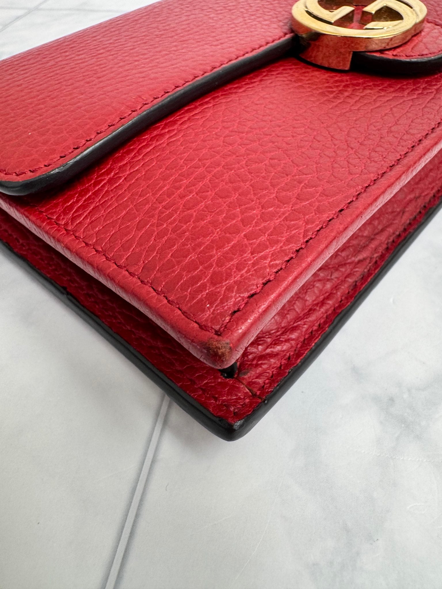 Gucci Red Grained Leather Interlocking G Wallet On A Chain