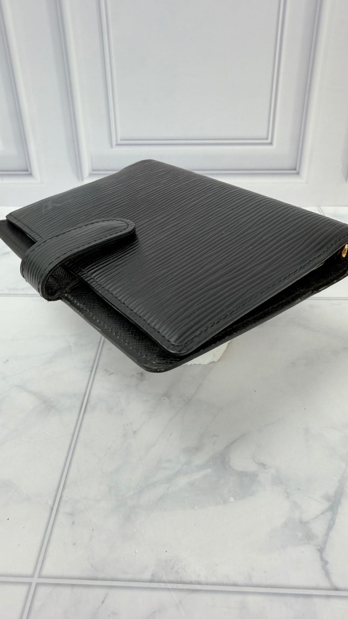 LIKE NEW - Louis Vuitton Black Epi Leather Passport Agenda PM Cover