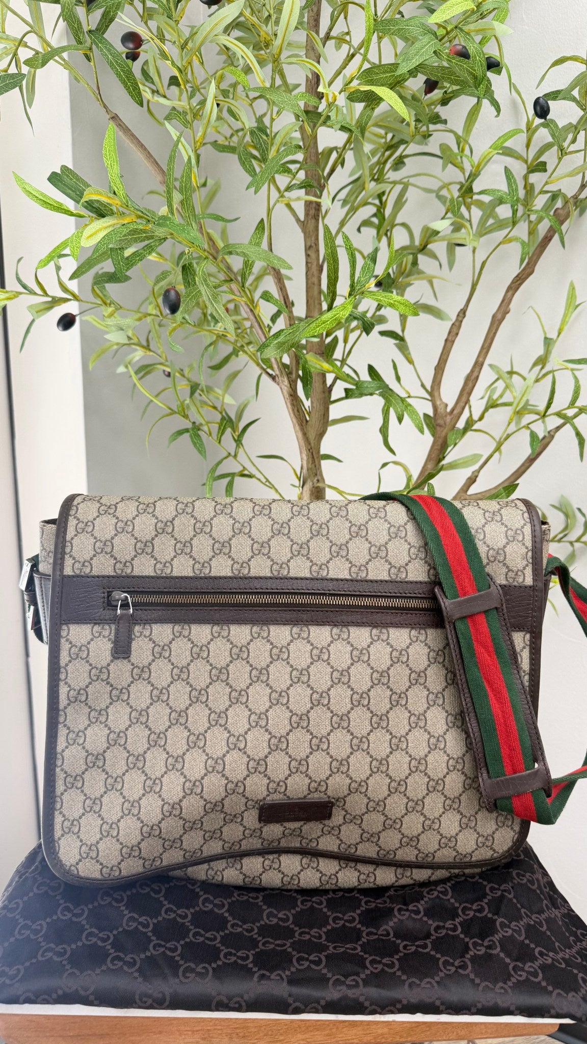 Gucci GG Supreme Messenger Bag
