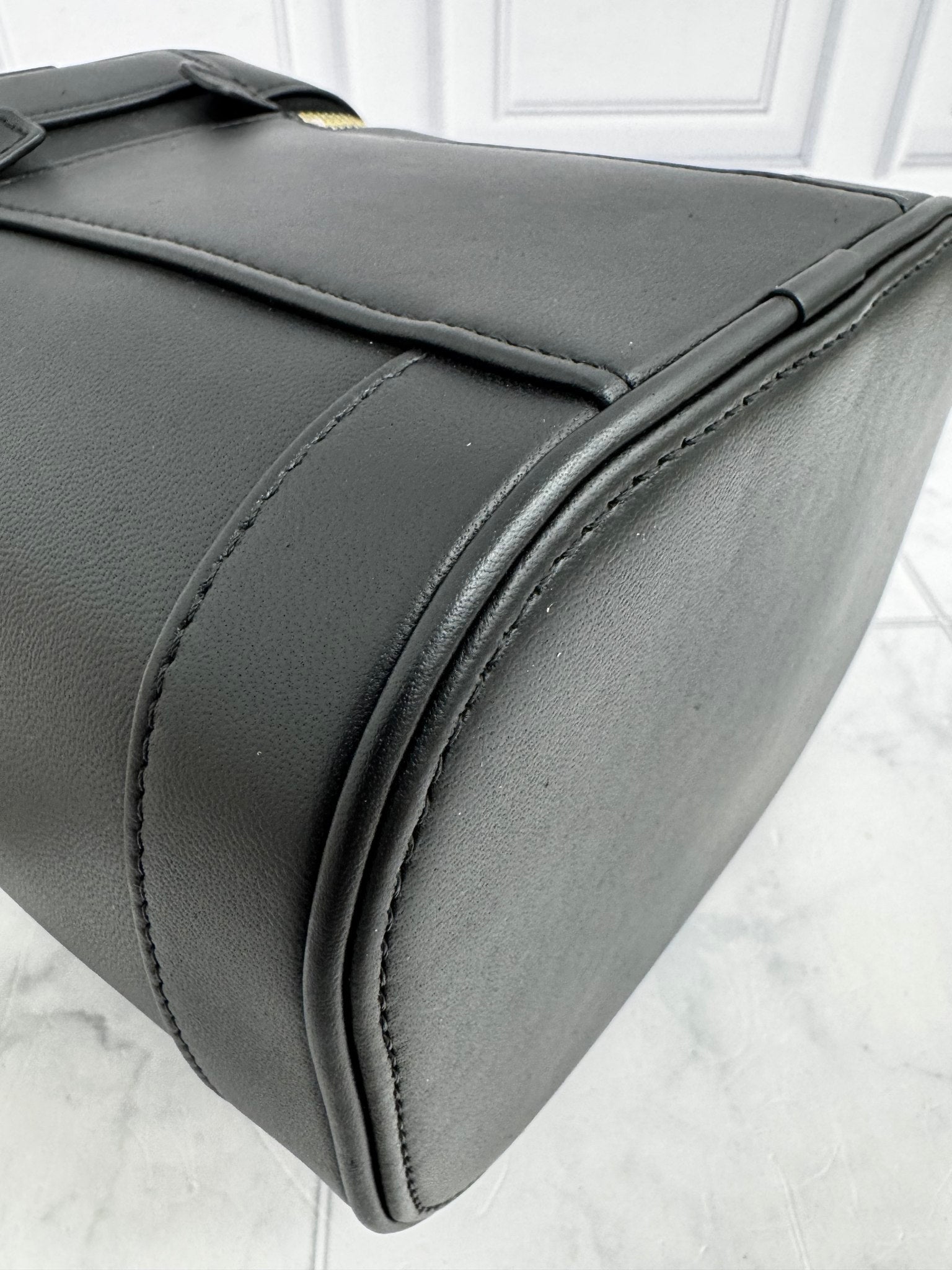 LIKE NEW - Chanel Black Calfskin Leather CC Mania Vanity Case
