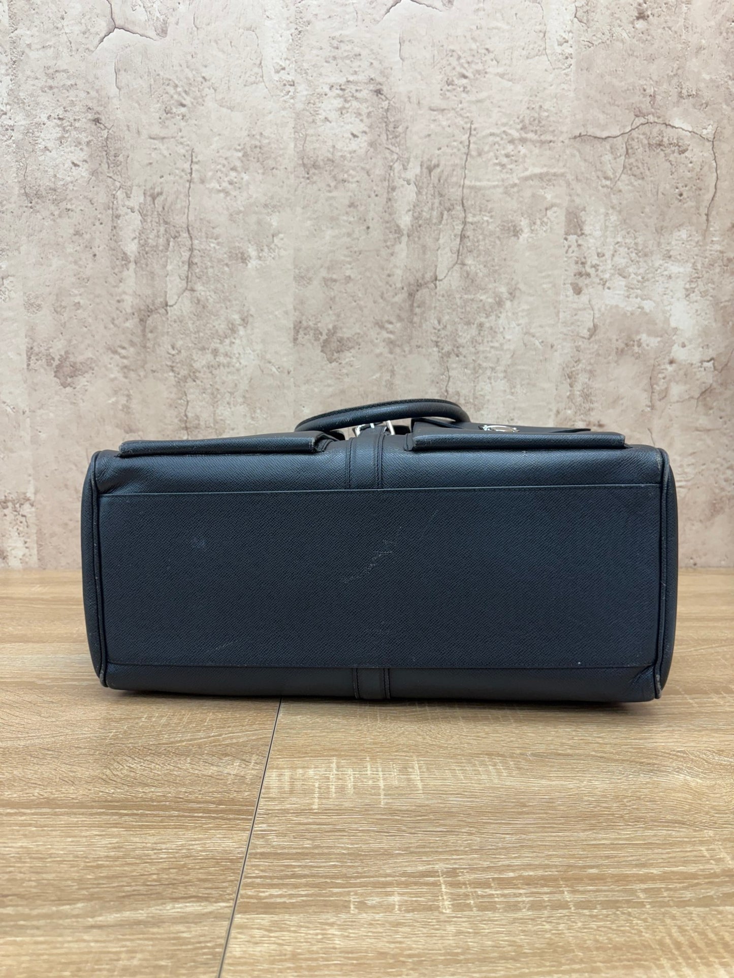 Louis Vuitton Black Taiga Ivan Carry On