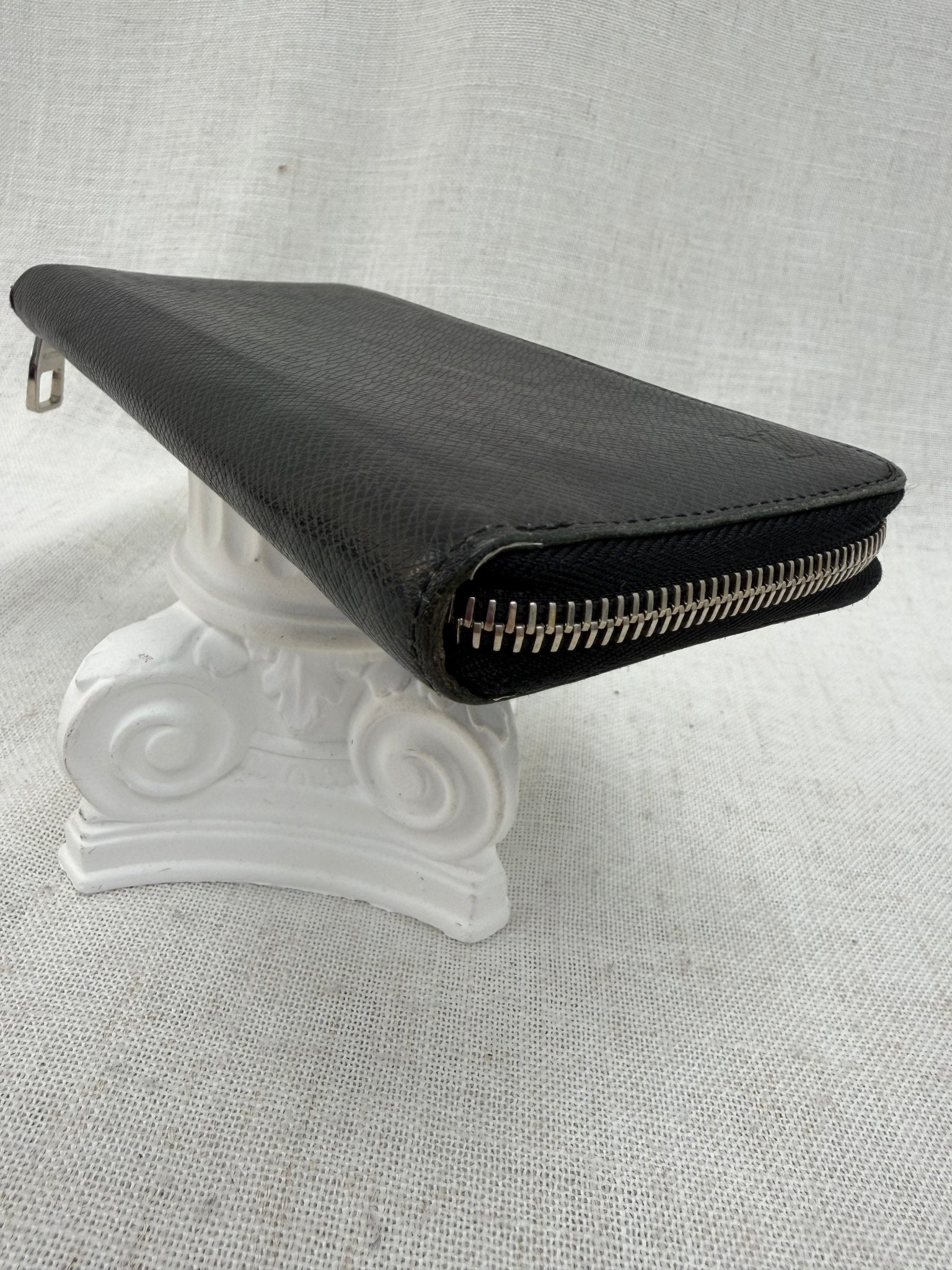 Louis Vuitton Black Taiga Leather Vertical Zippy Wallet