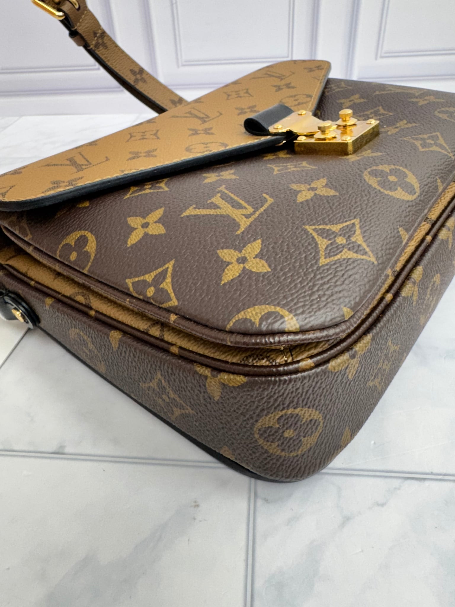 LIKE NEW - Louis Vuitton Reverse Monogram Giant Pochette Metis