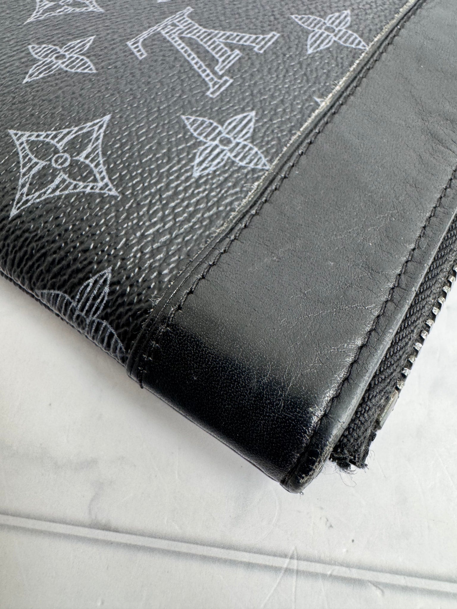 Louis Vuitton Monogram Eclipse Vivienne Pochette Apollo GM