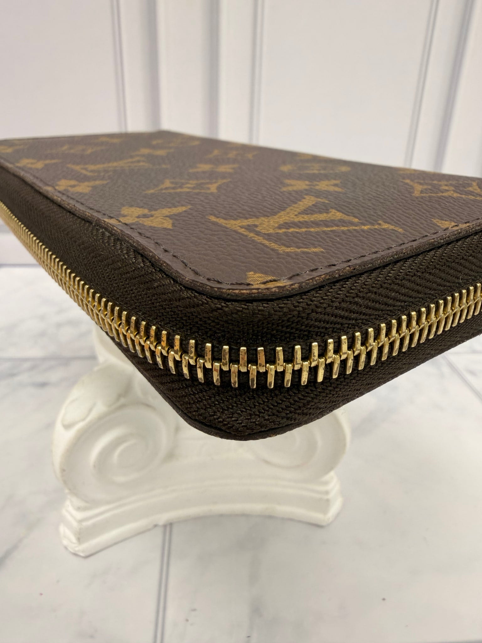 Louis Vuitton Monogram Illustre Zippy Wallet