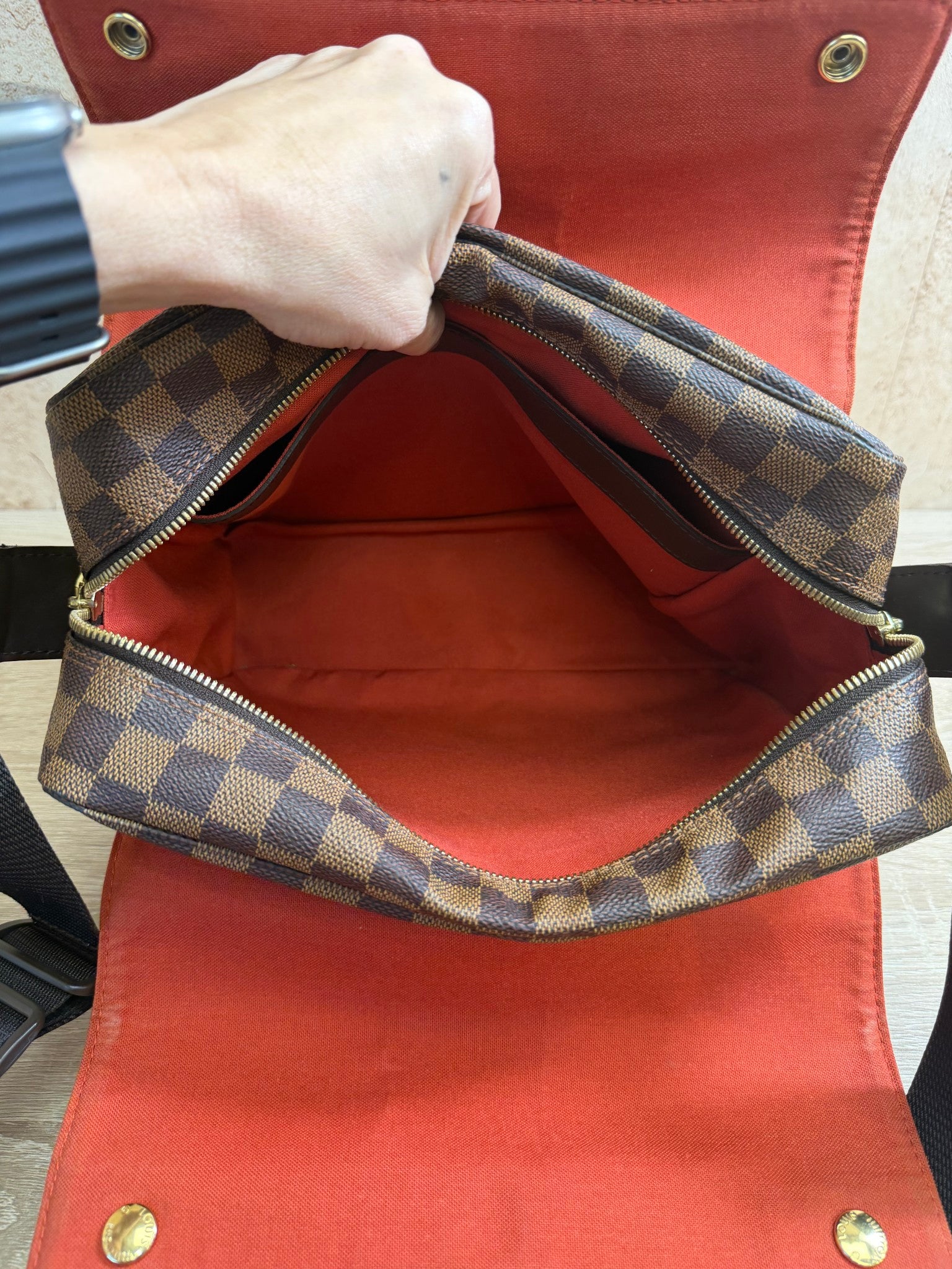 LIKE NEW Louis Vuitton Damier Ebene Naviglio Messenger Bag