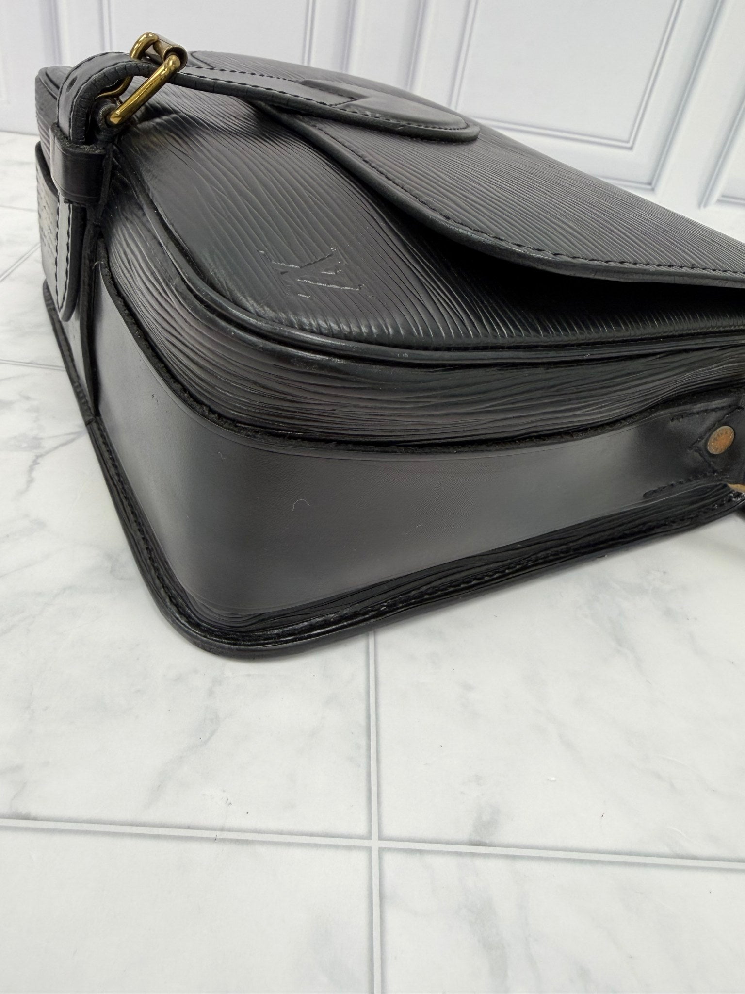 Louis Vuitton Black Epi Cartouchiere MM Shoulder Bag