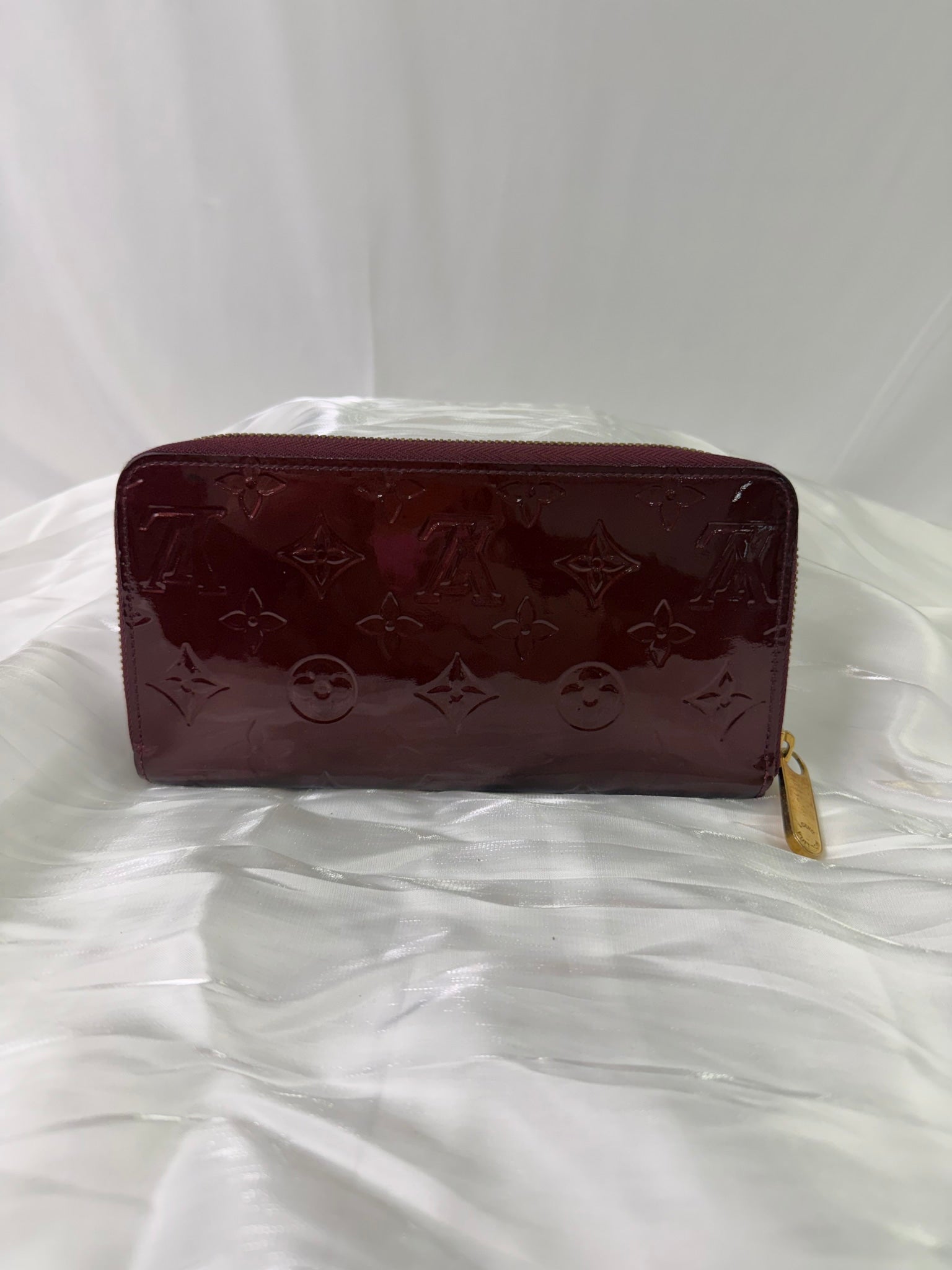 Louis Vuitton Plum Vernis Leather Zippy Wallet