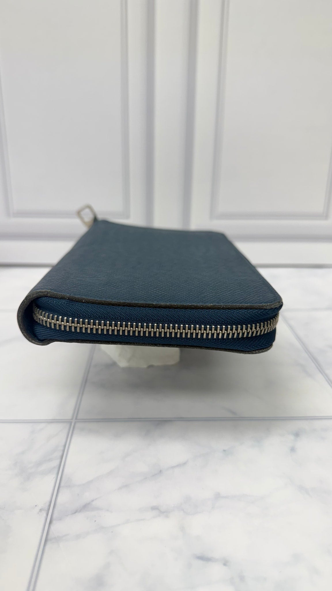 Louis Vuitton Navy Blue Taiga Leather Zippy Wallet