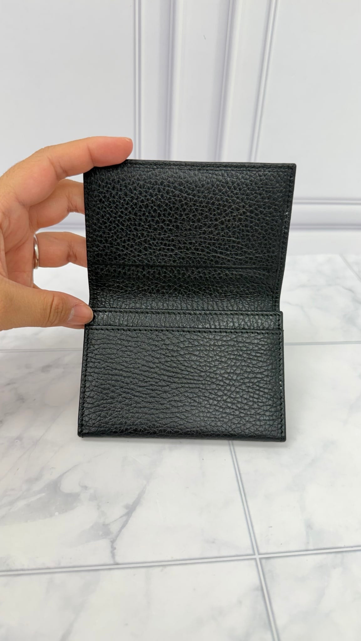 LIKE NEW - Gucci Black Grained Leather Compact Wallet