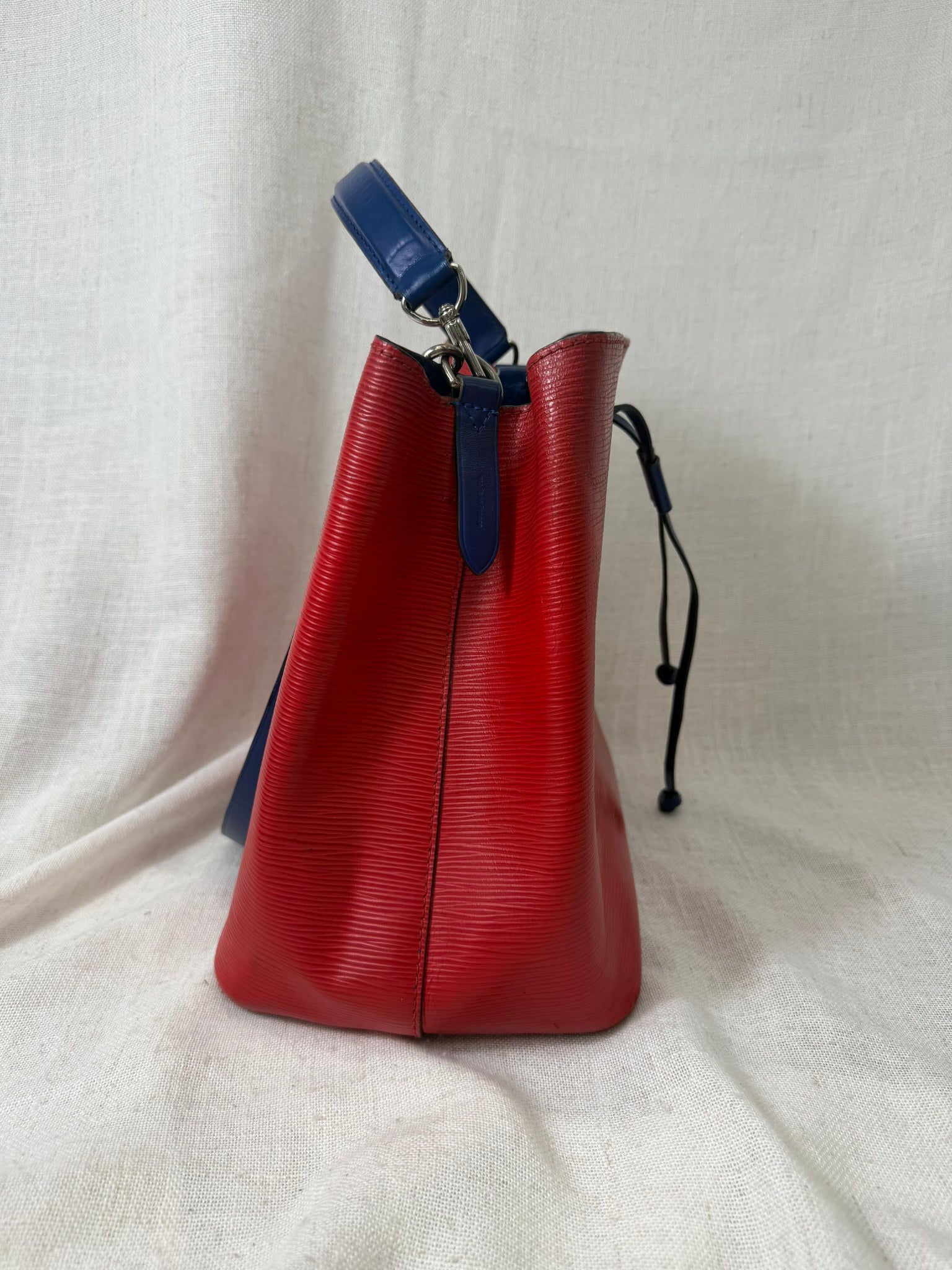 Louis Vuitton Red And Blue Epi Leather NeoNoe MM Bucket Bag