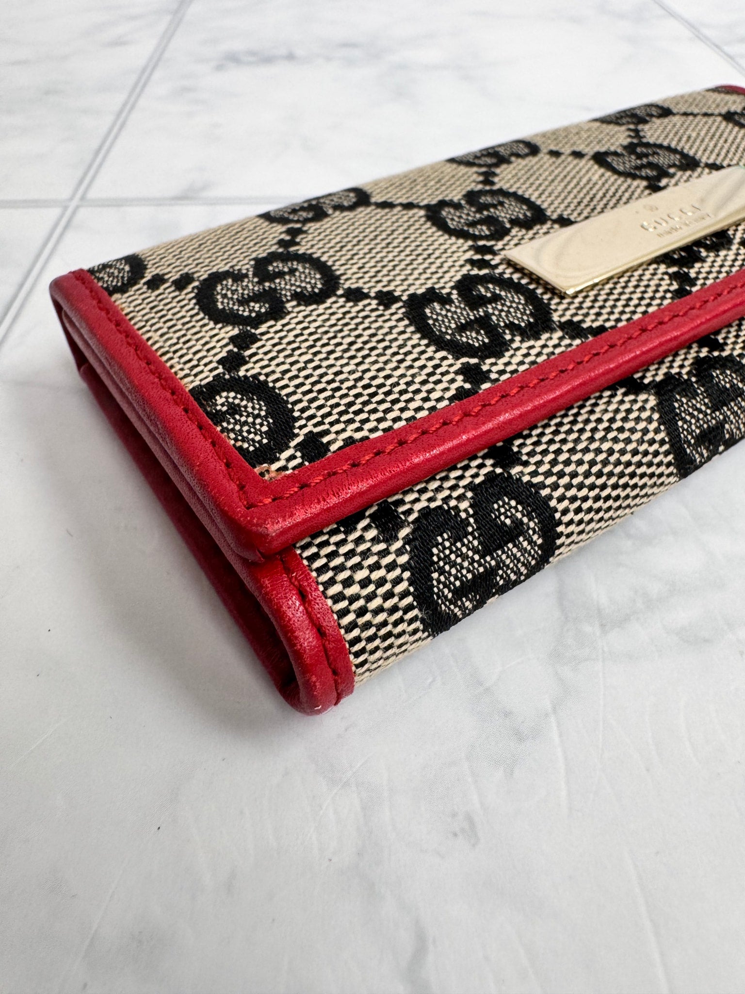 Gucci GG Supreme Coated Canvas And Red 6 Key Case