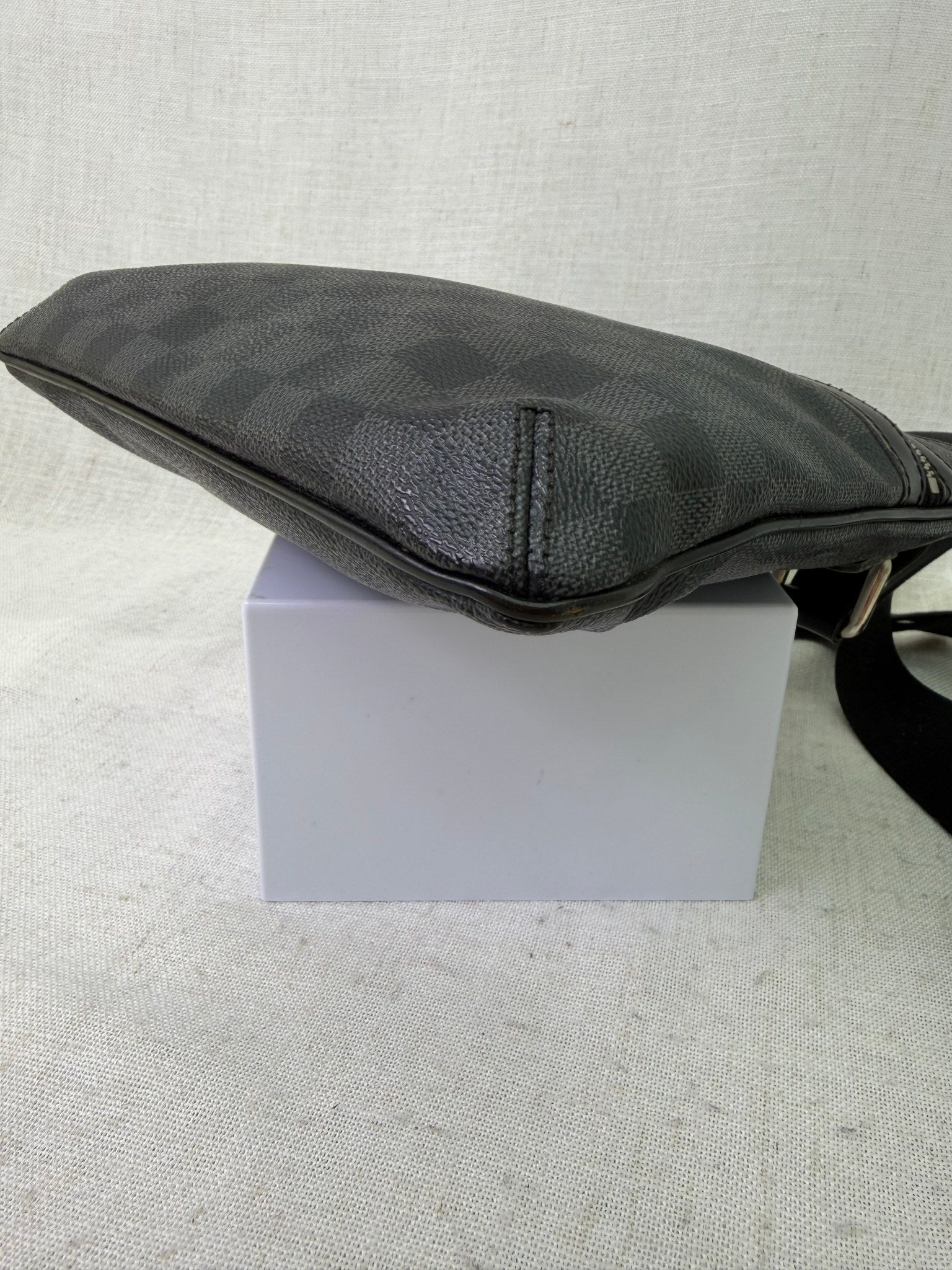 Louis Vuitton Damier Graphite Thomas Messenger Bag