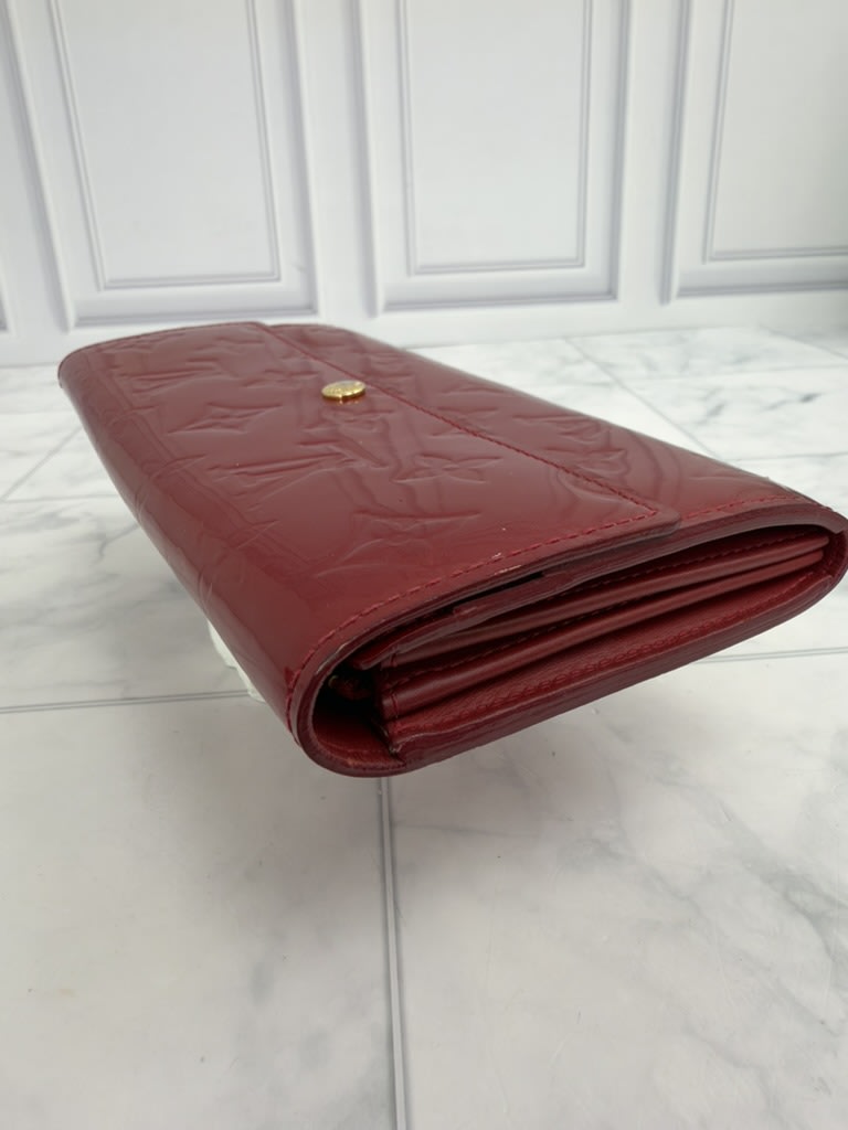Louis Vuitton Red Vernis Monogram Sarah Wallet