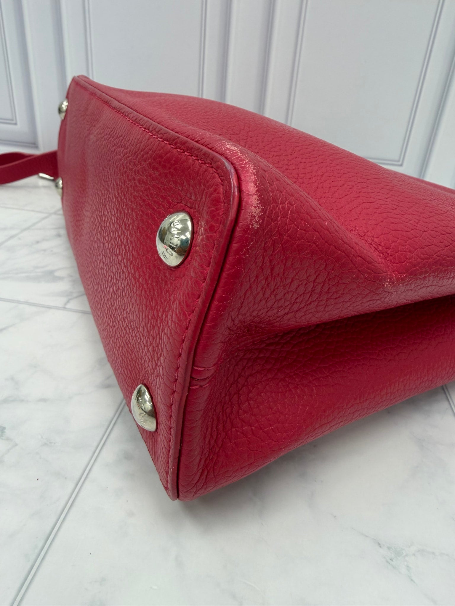Louis Vuitton Rasberry Taurillon Leather Capucines MM Handbag