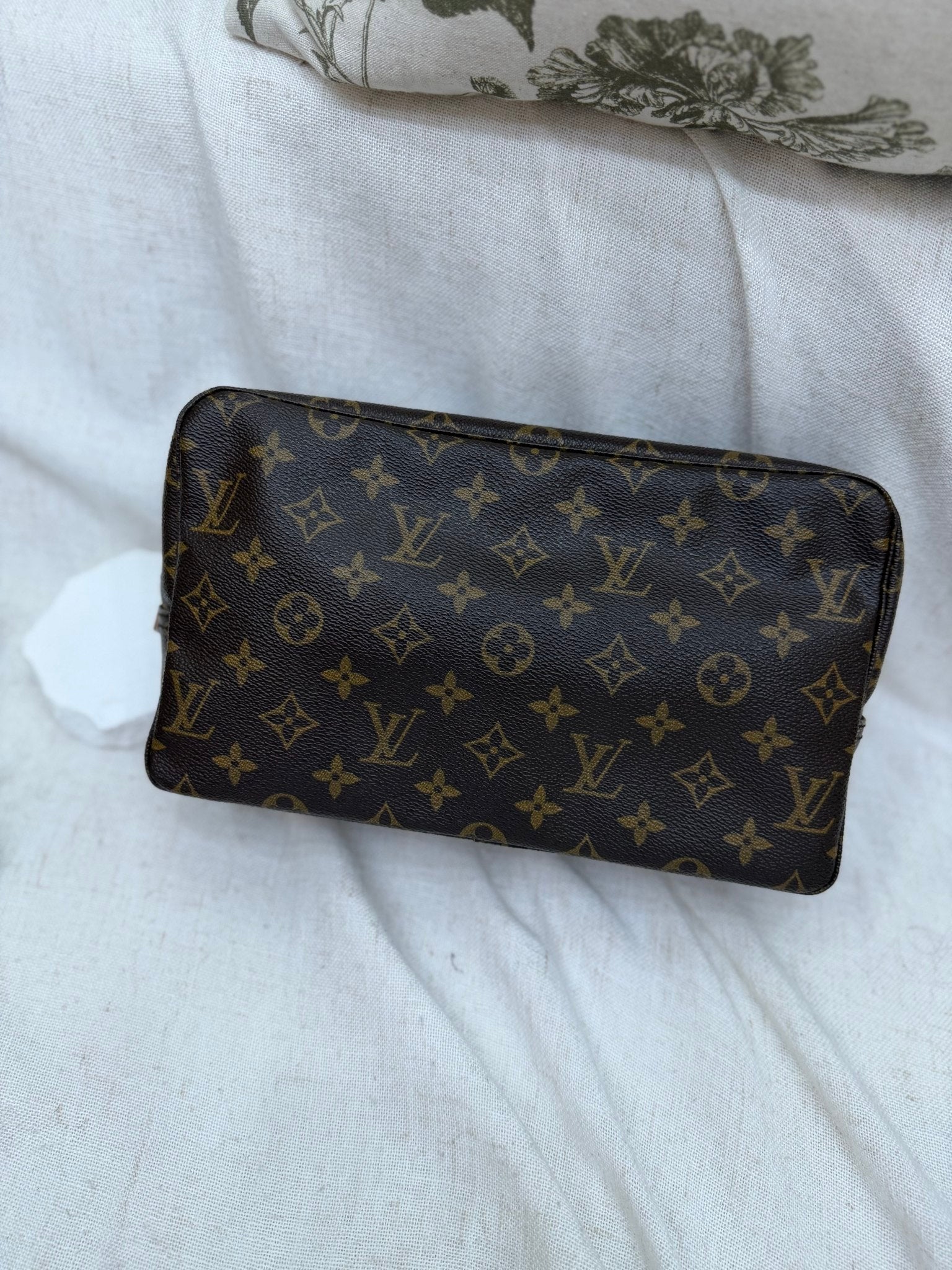 Louis Vuitton Monogram Toilette 28 Pouch