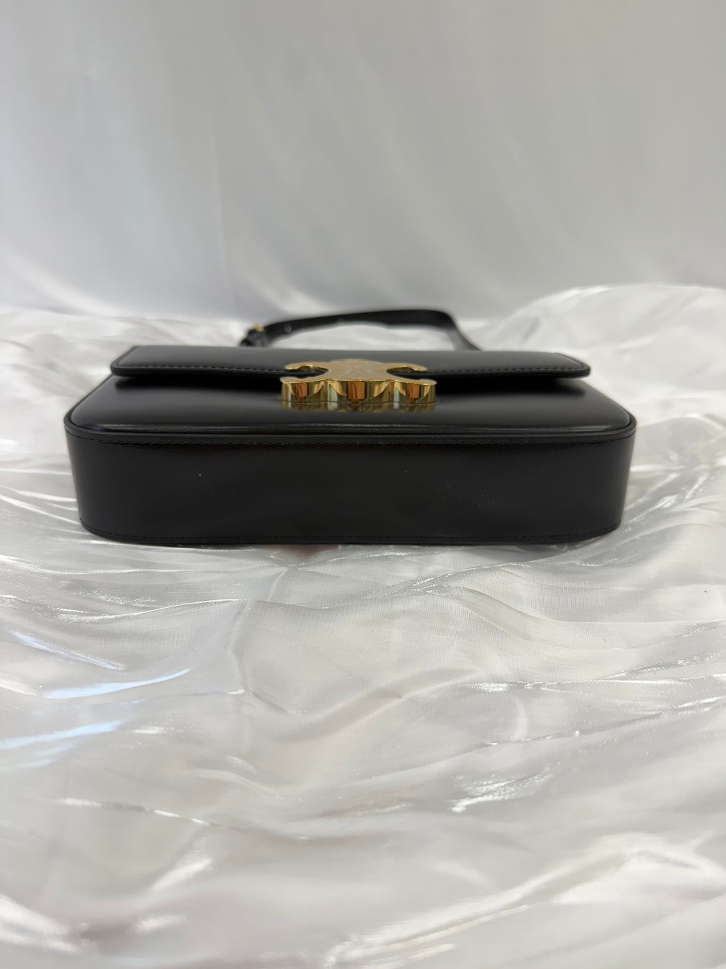 https://res.cloudinary.com/dyql5hig8/image/upload/v1761063413/haqmmqfwun0re8cauand.jpg