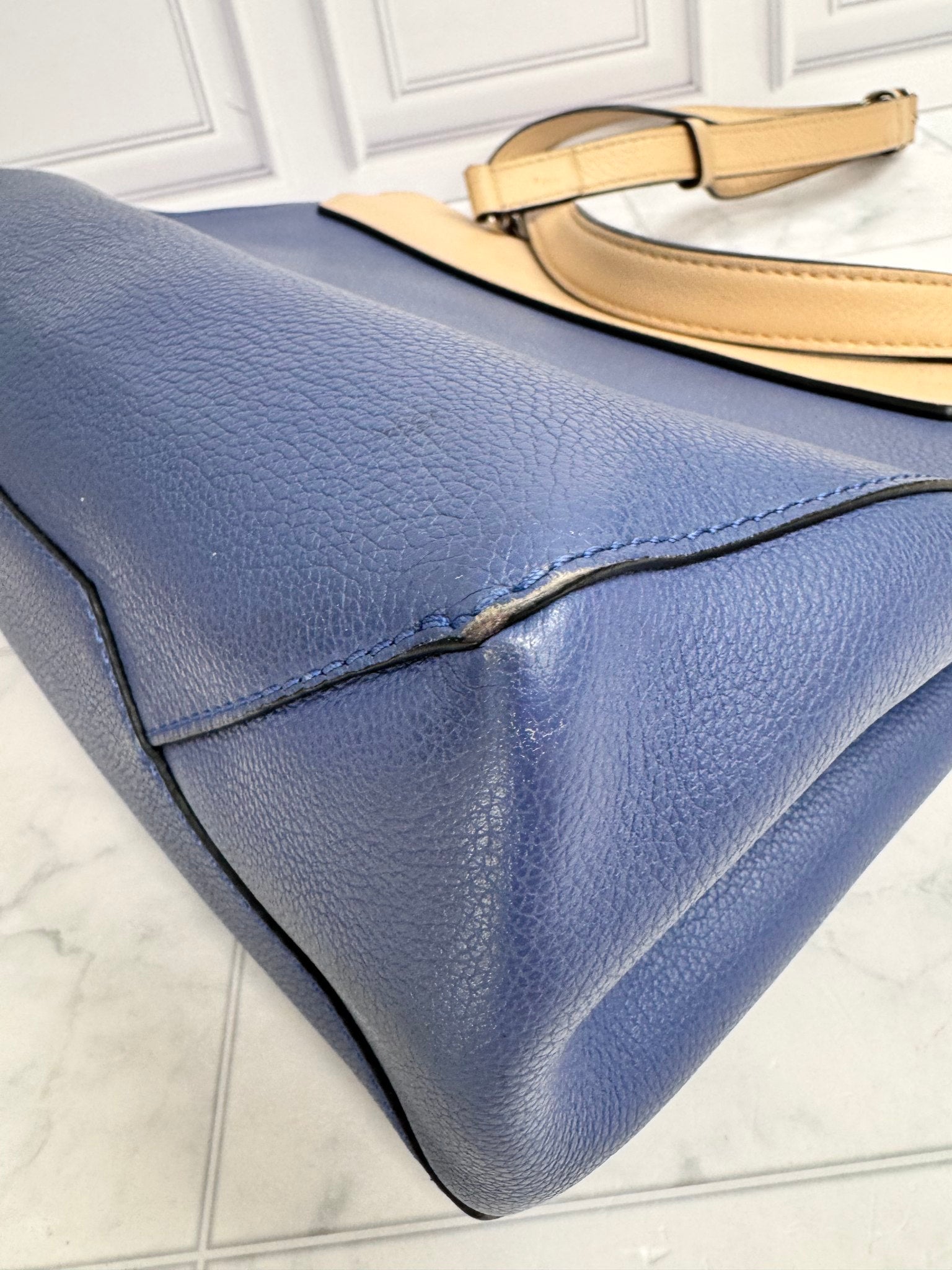 Louis Vuitton Beige And Blue Grained Leather Lockme II 2Way Bag