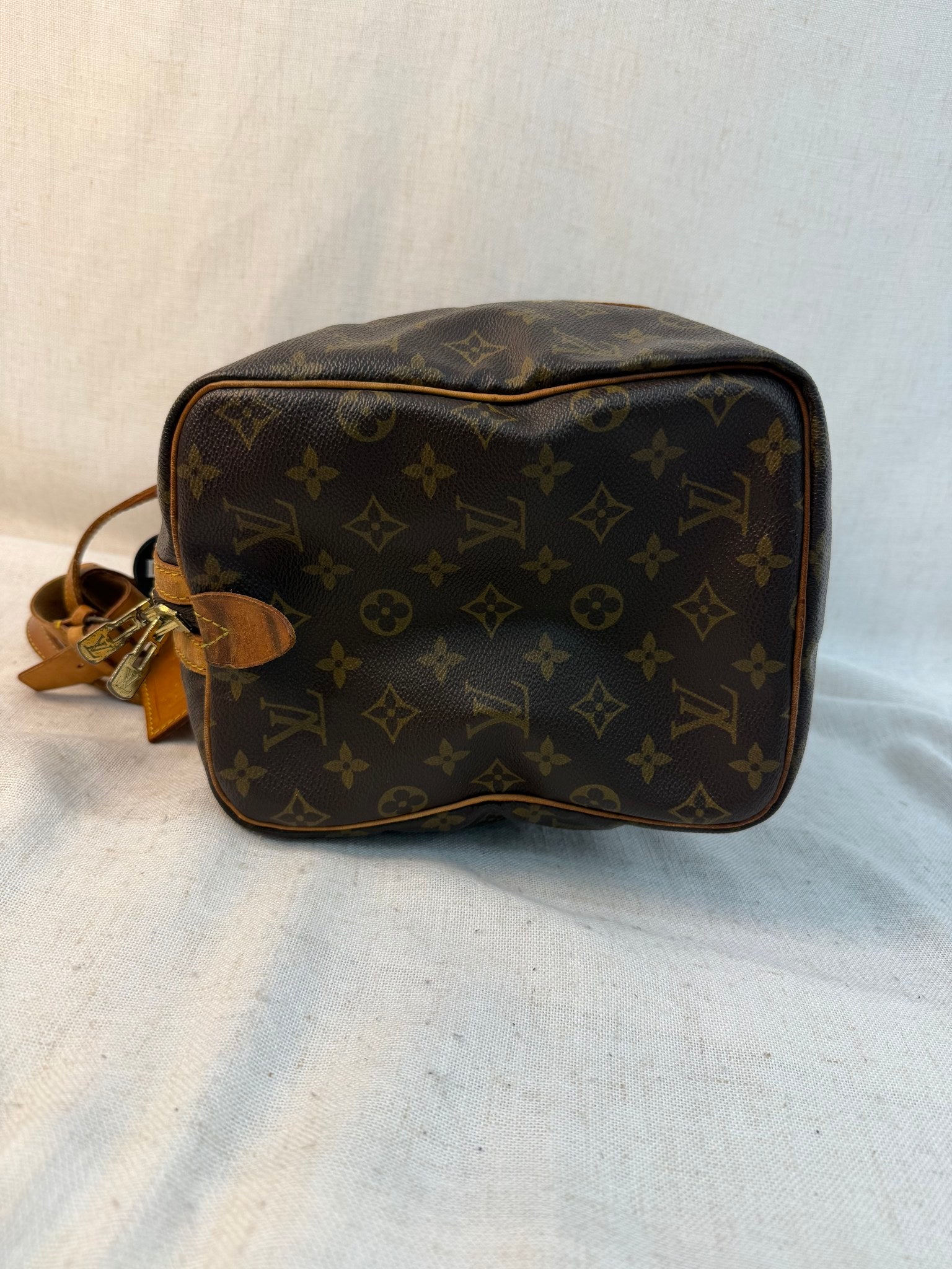 Louis Vuitton Monogram Sac Souple 35 Bag
