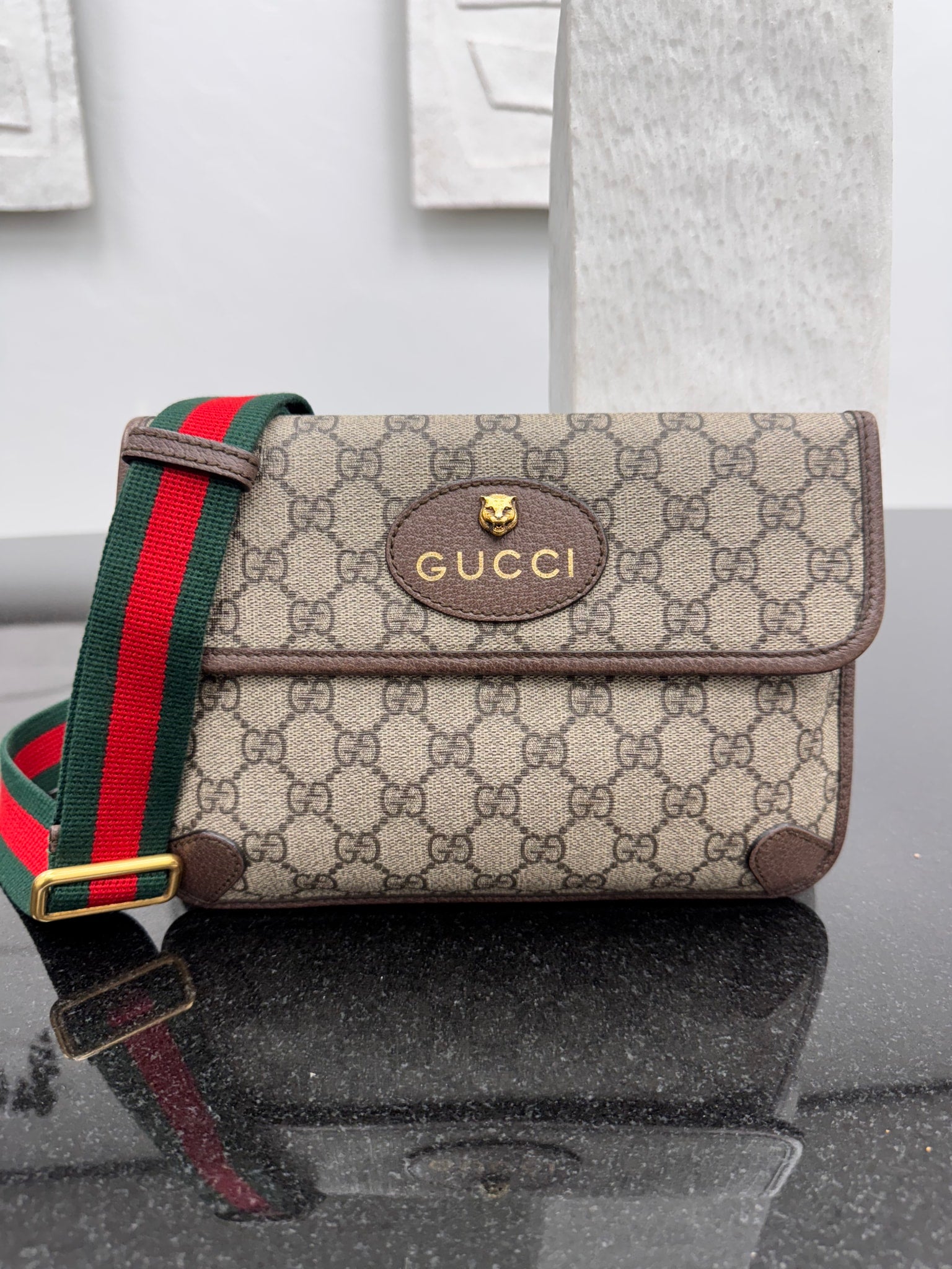 LIKE NEW - Gucci GG Supreme Neo Vintage Belt Bag